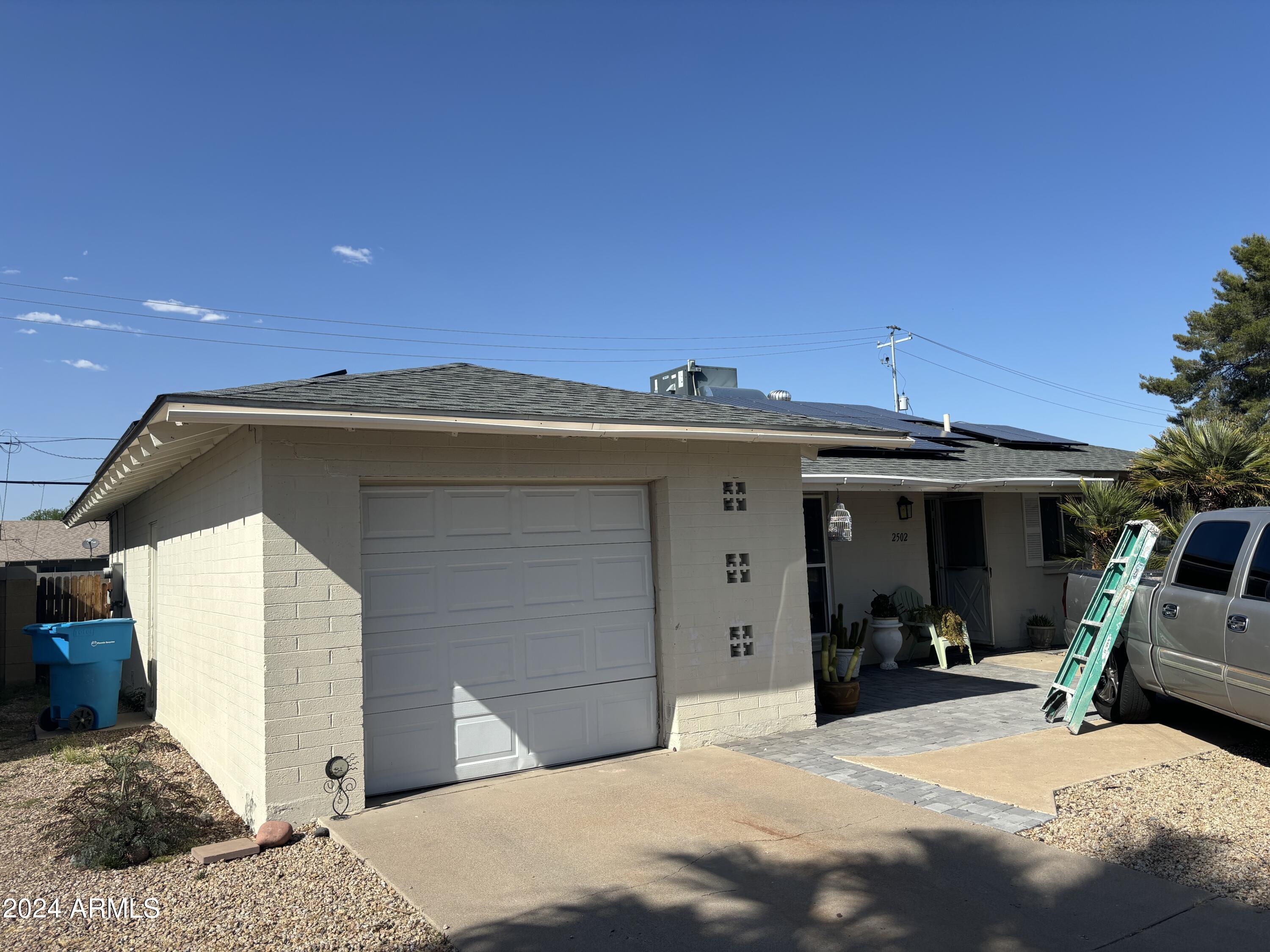 2502 W DAHLIA Drive