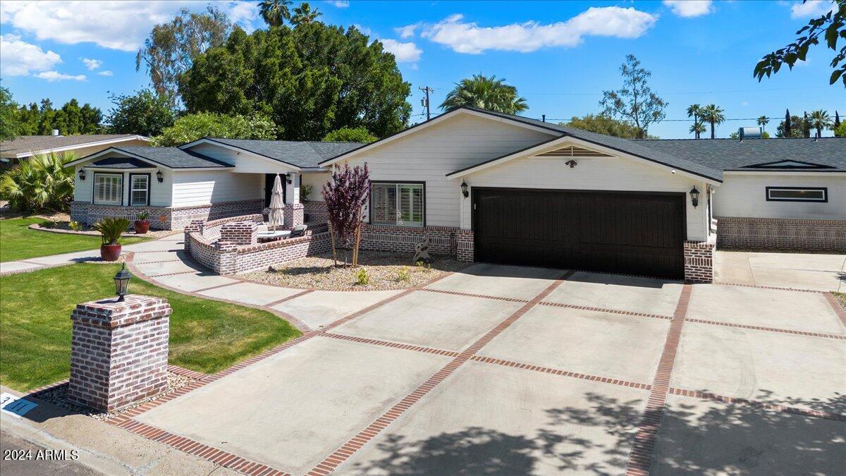 3711 E PASADENA Avenue