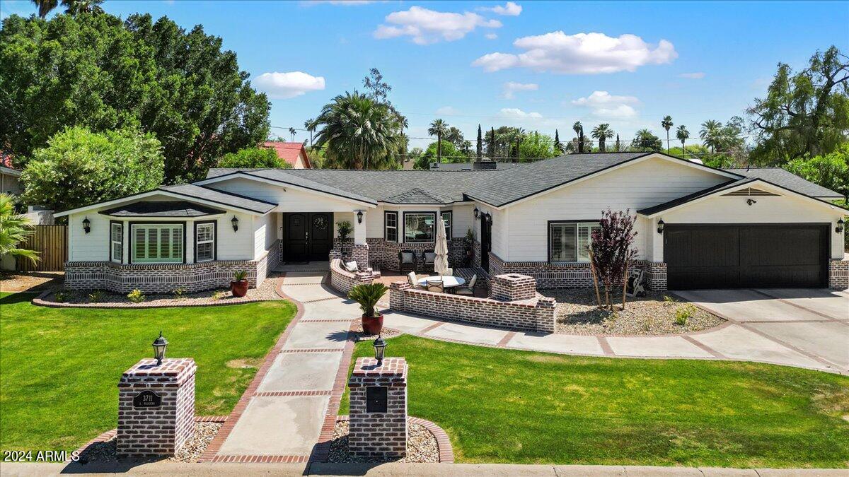 3711 E PASADENA Avenue