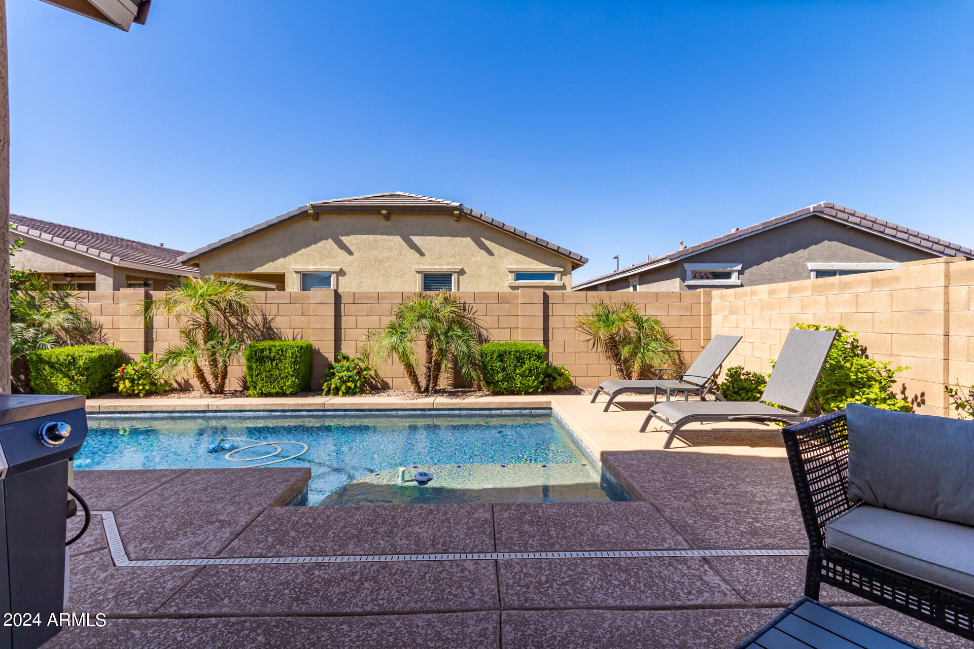 284 W RAINBOW BRIDGE Lane