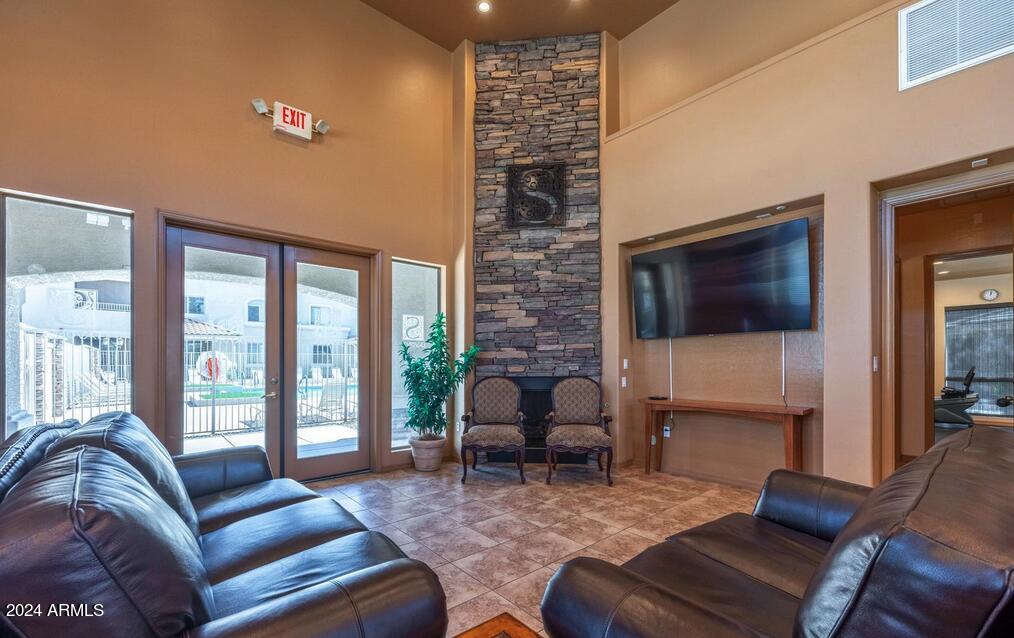 955 E KNOX Road, 118