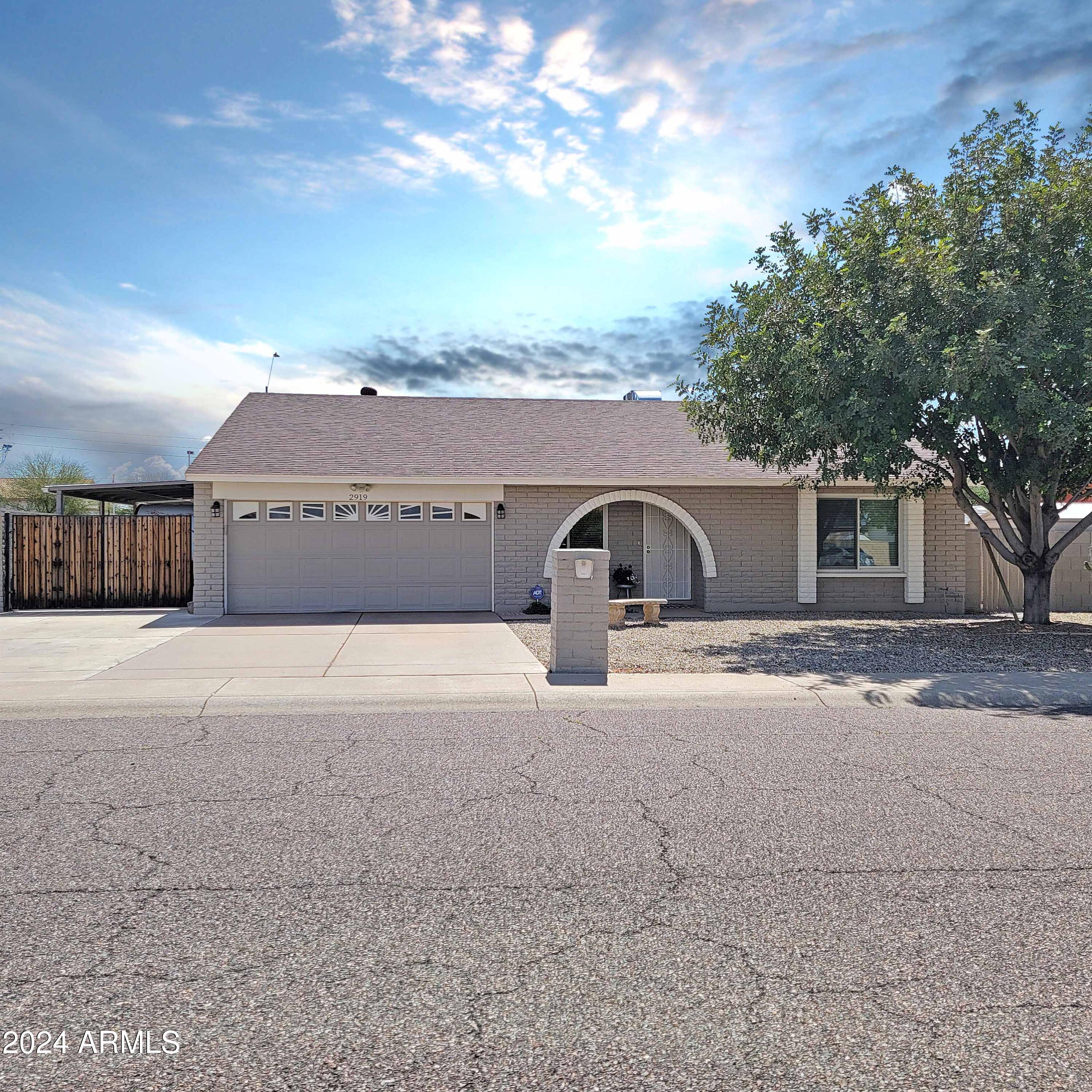2919 W WOODRIDGE Drive