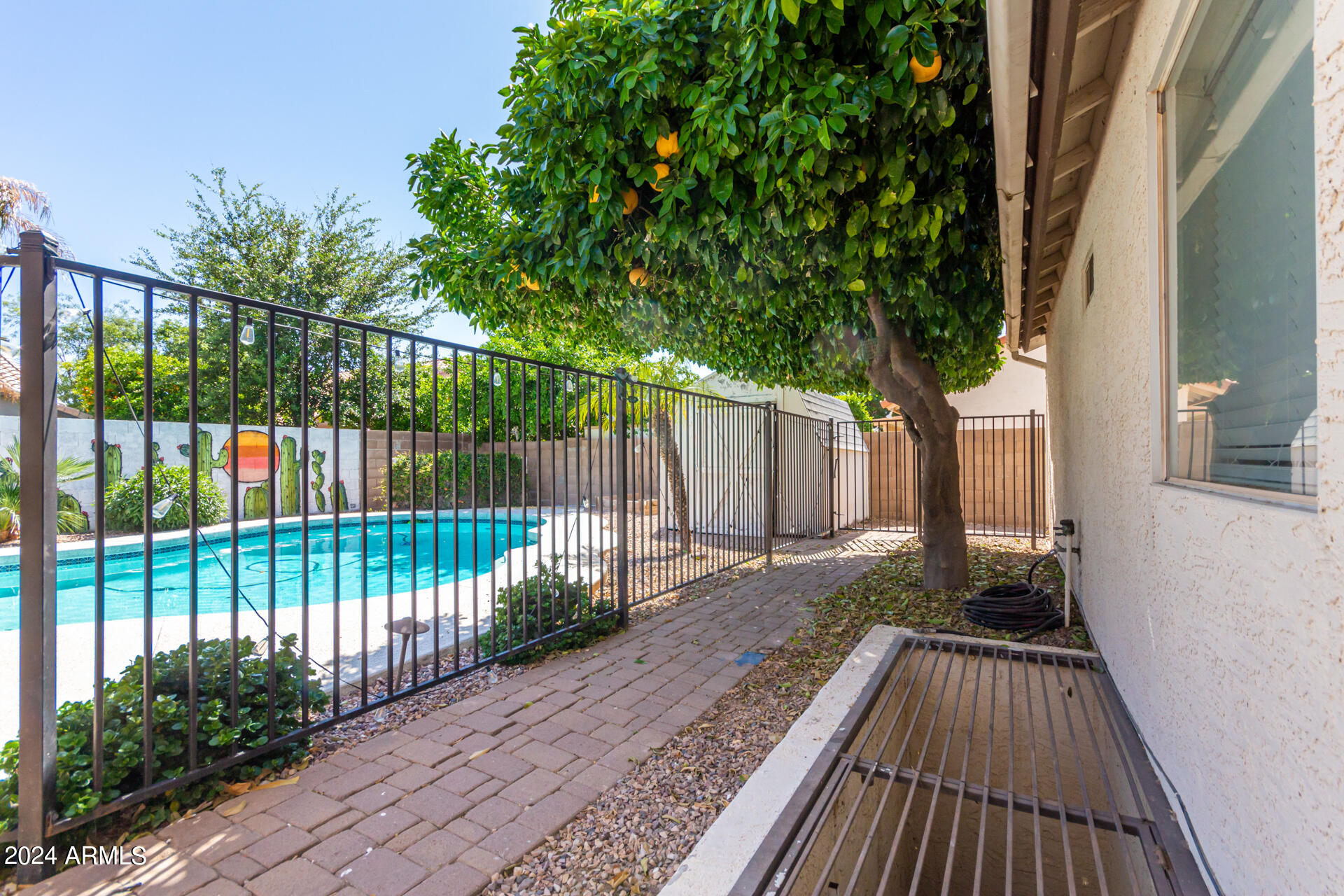 907 E ENCINAS Avenue