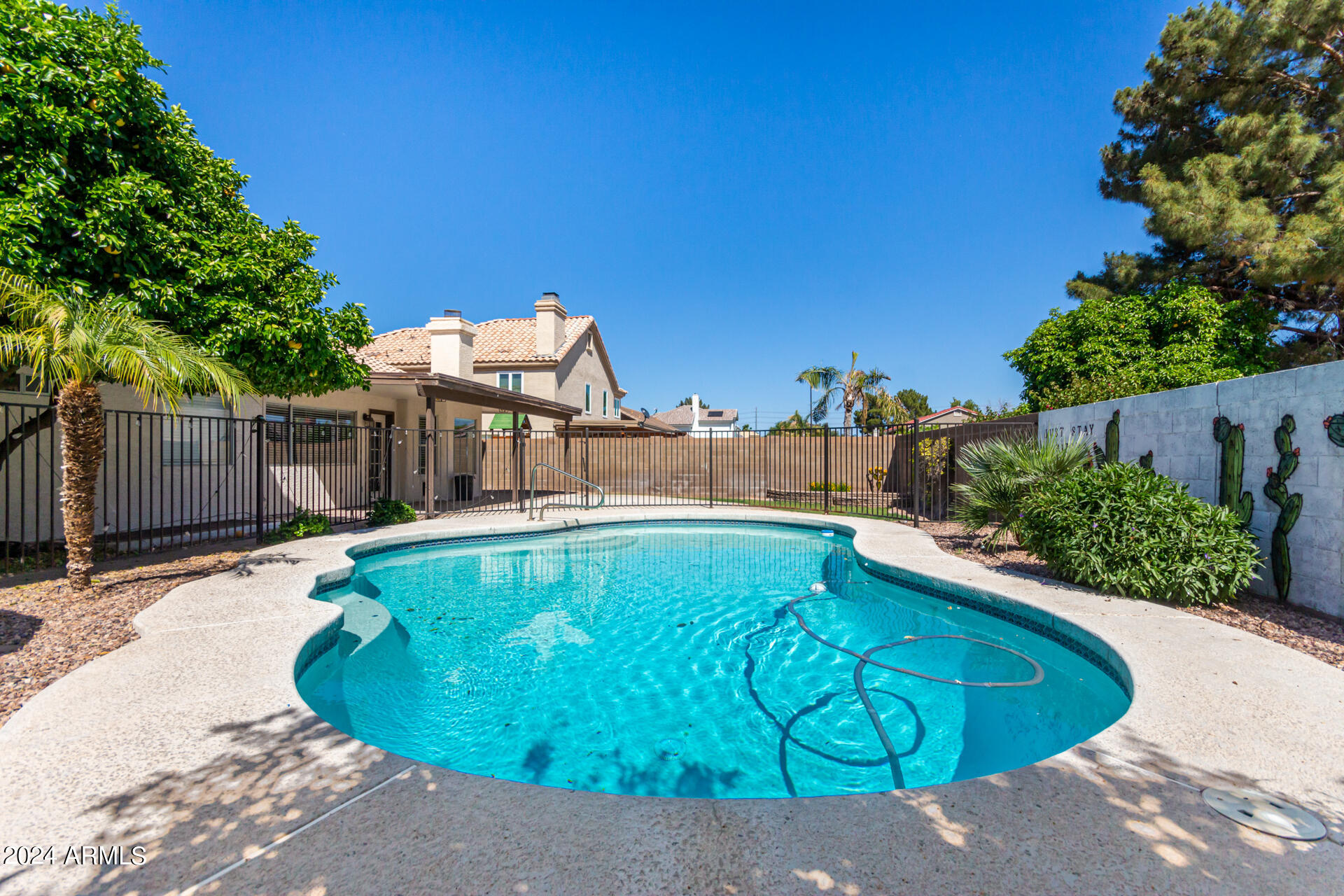 907 E ENCINAS Avenue