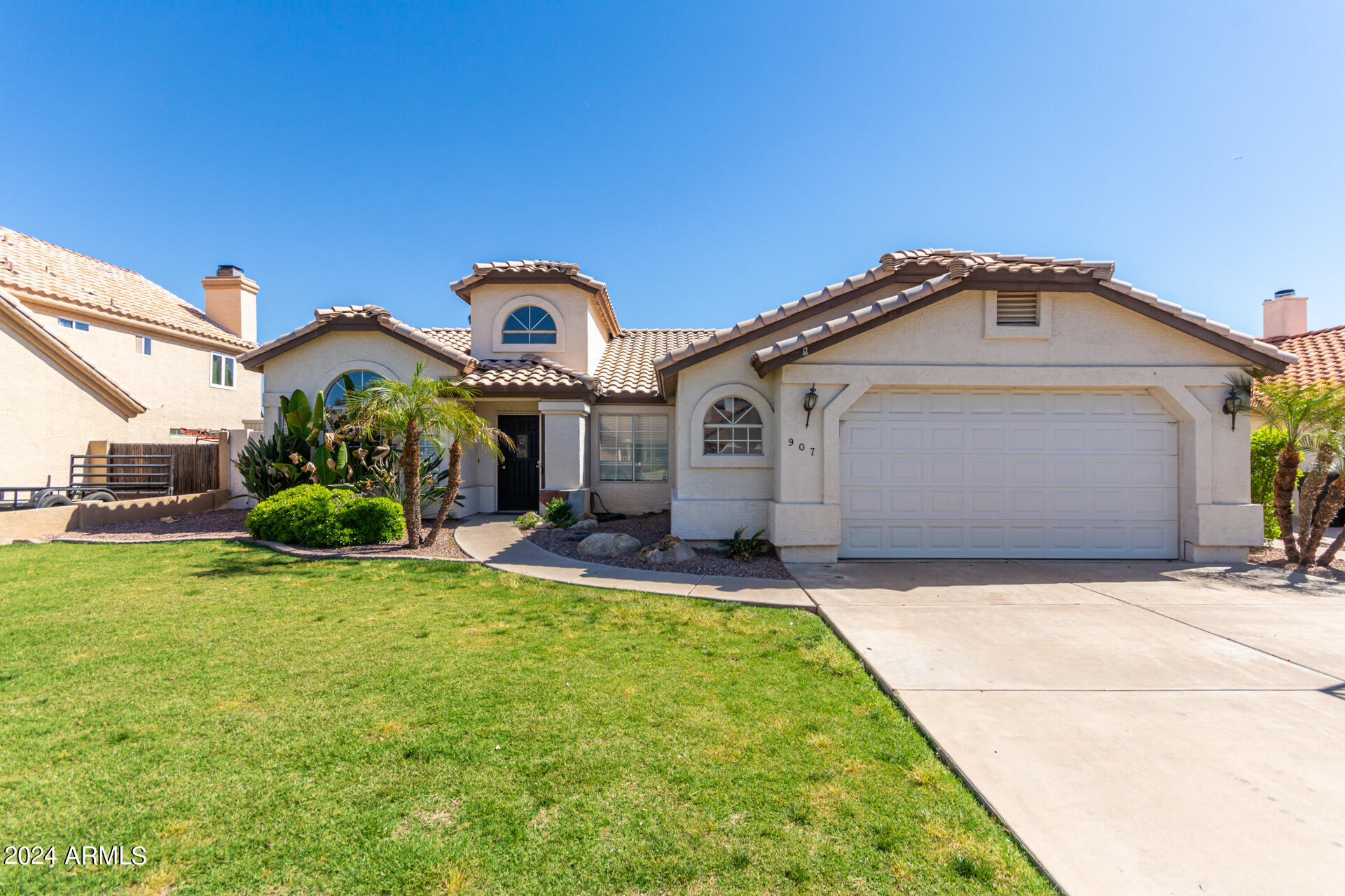 907 E ENCINAS Avenue