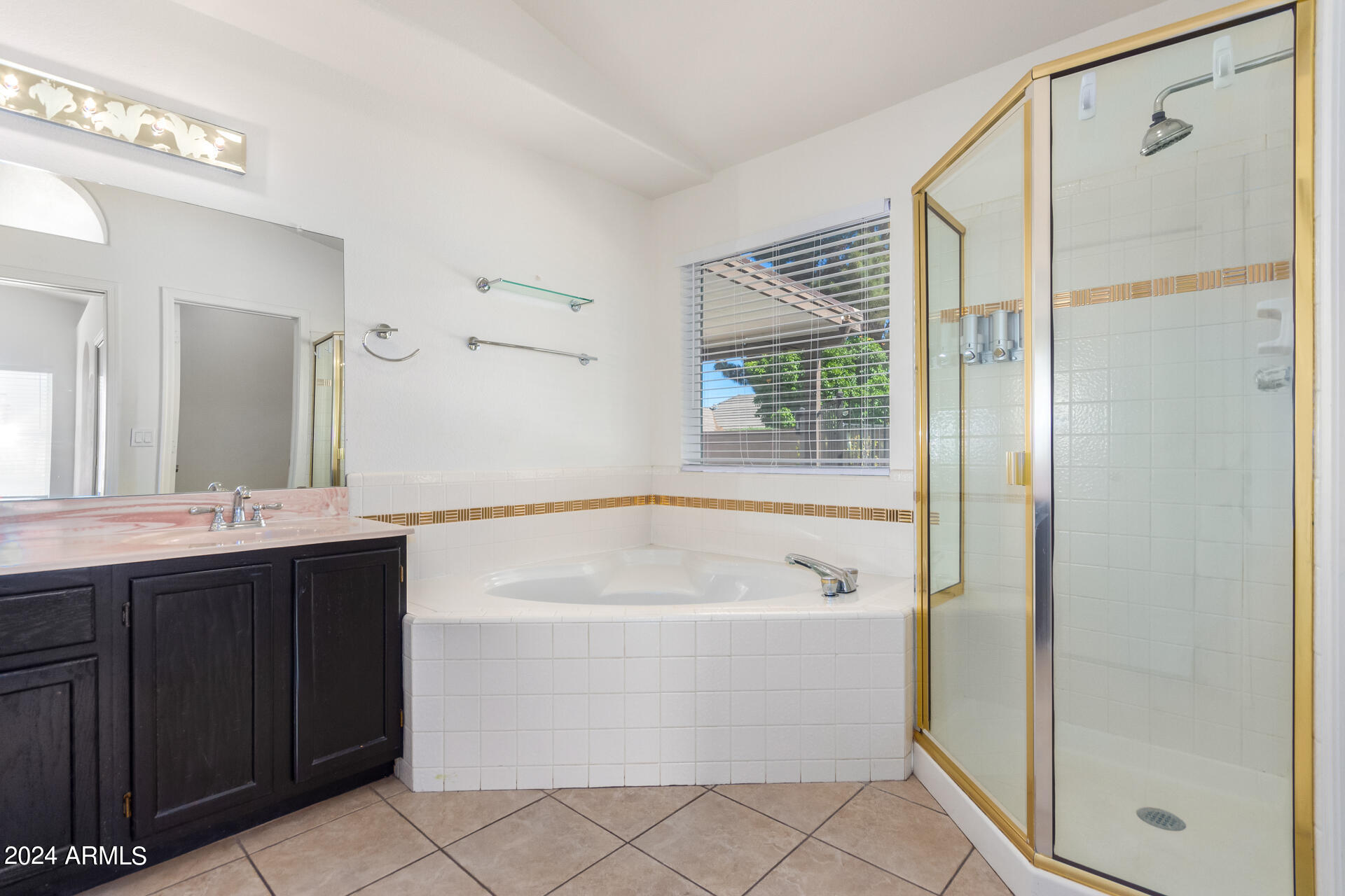907 E ENCINAS Avenue