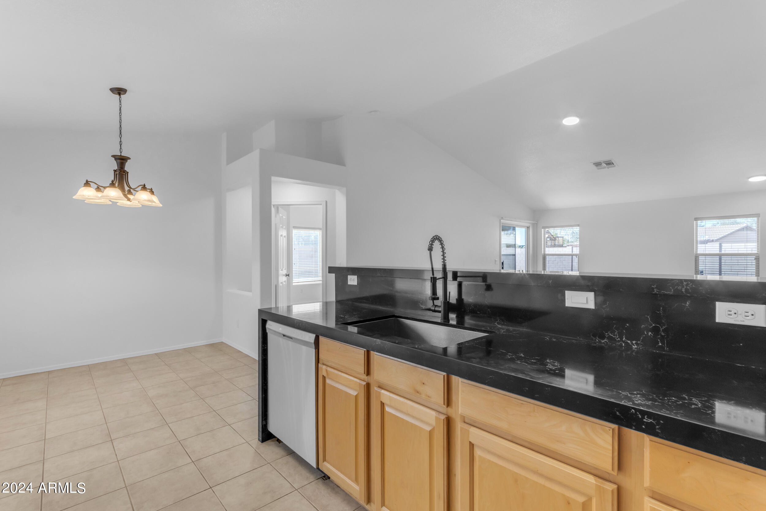 732 S CHATSWORTH
