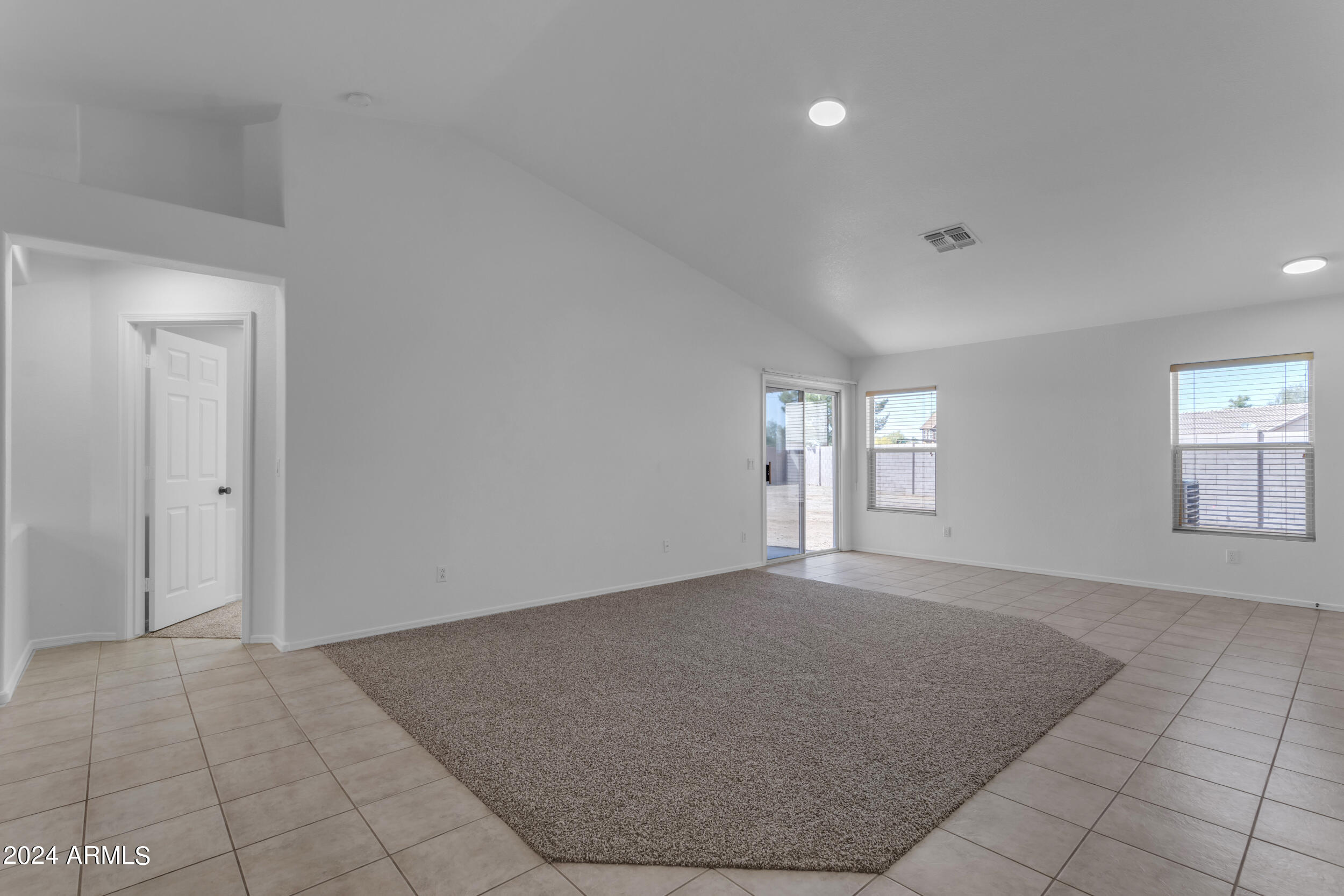 732 S CHATSWORTH