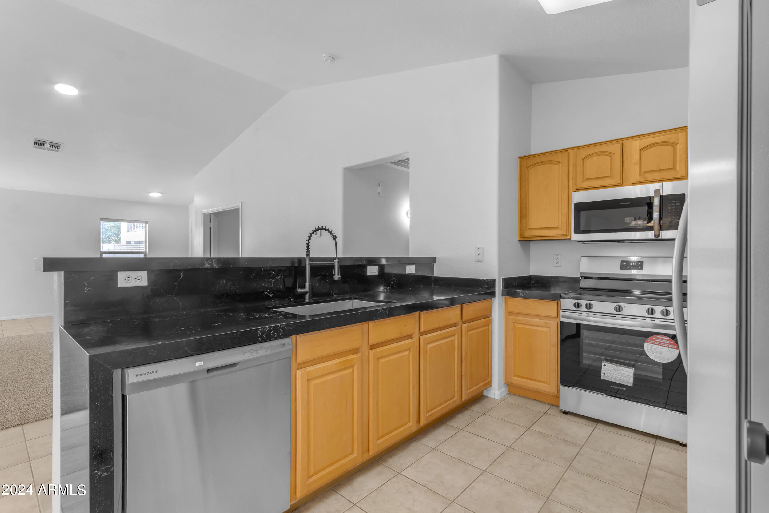 732 S CHATSWORTH