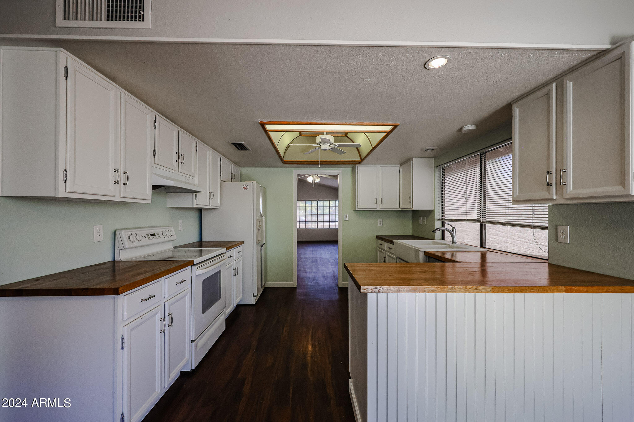 2414 W KIOWA Circle