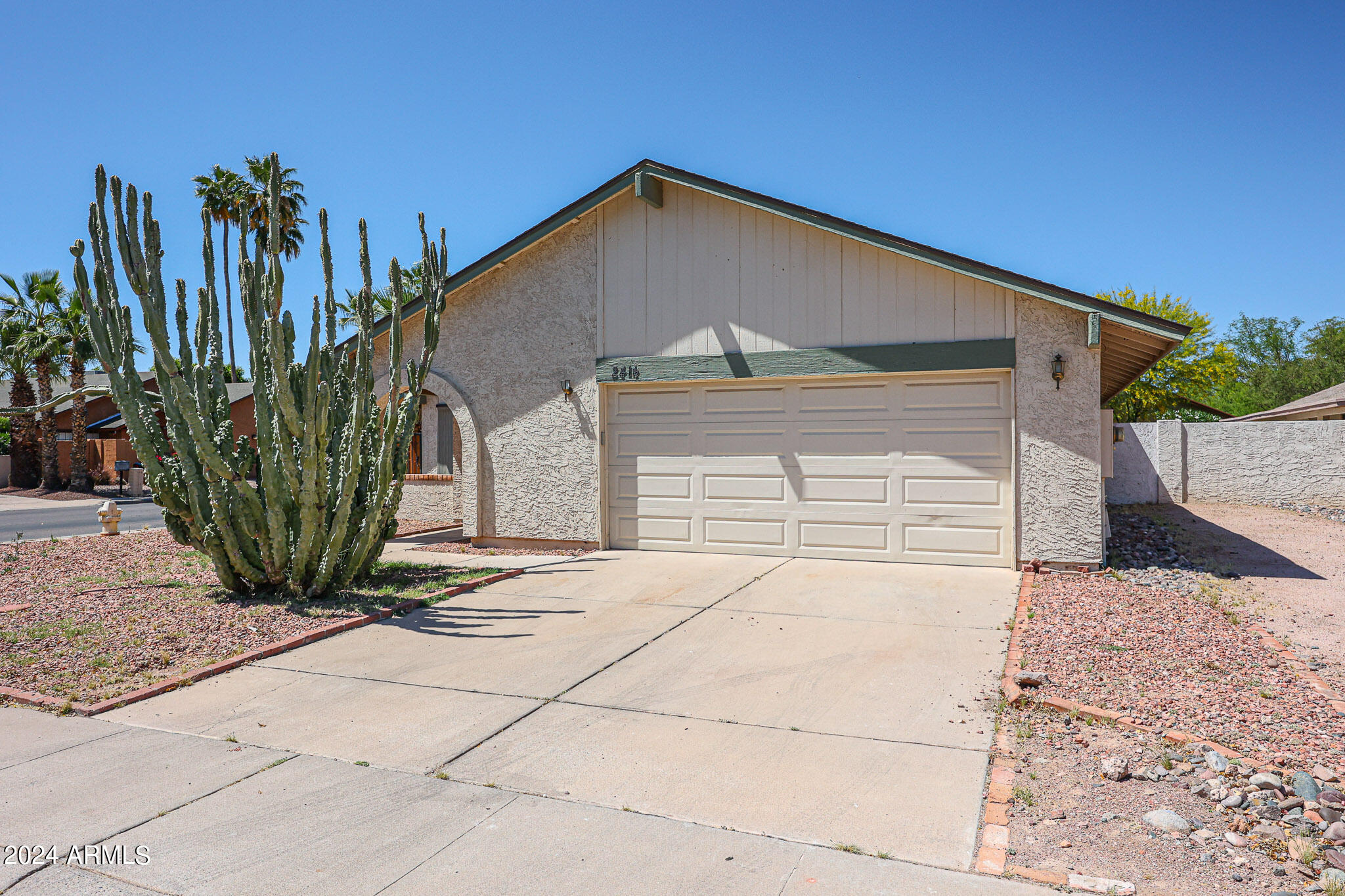 2414 W KIOWA Circle
