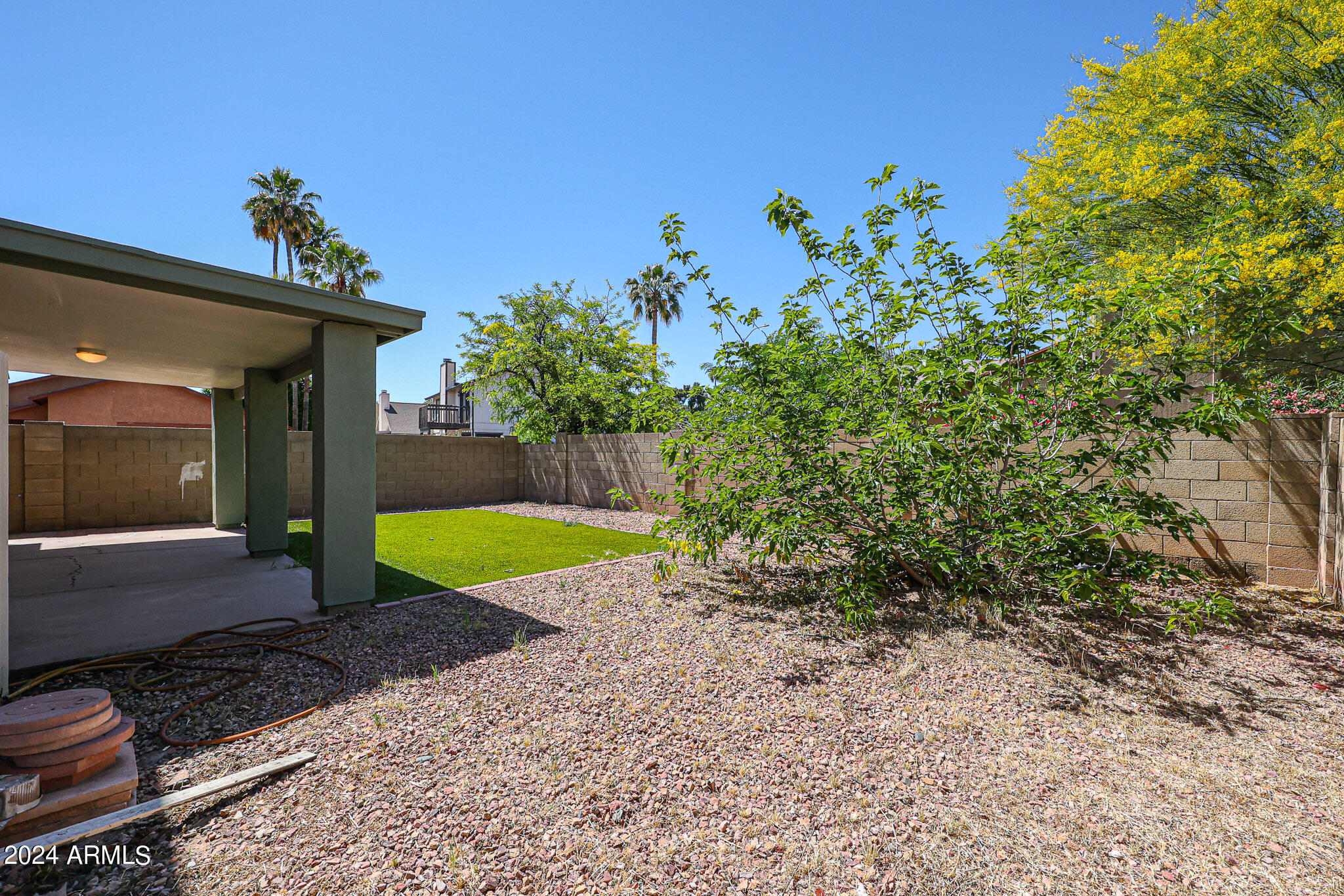2414 W KIOWA Circle