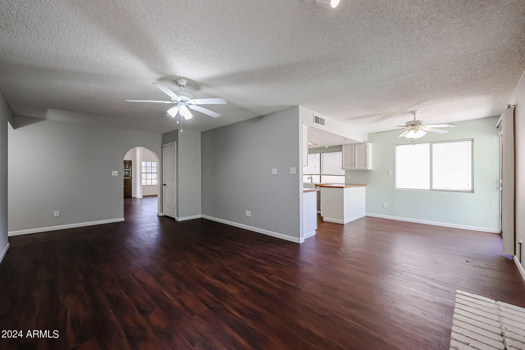 2414 W KIOWA Circle