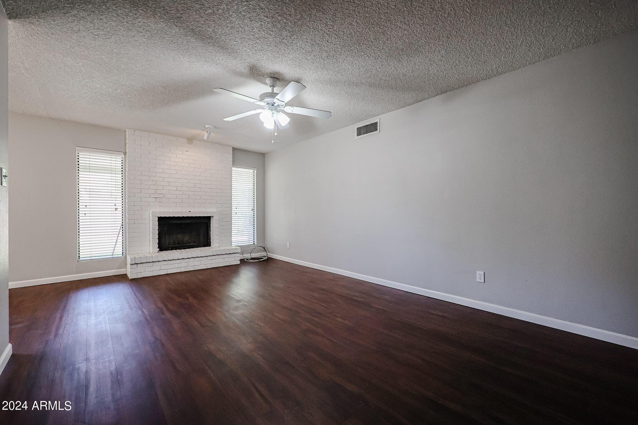 2414 W KIOWA Circle