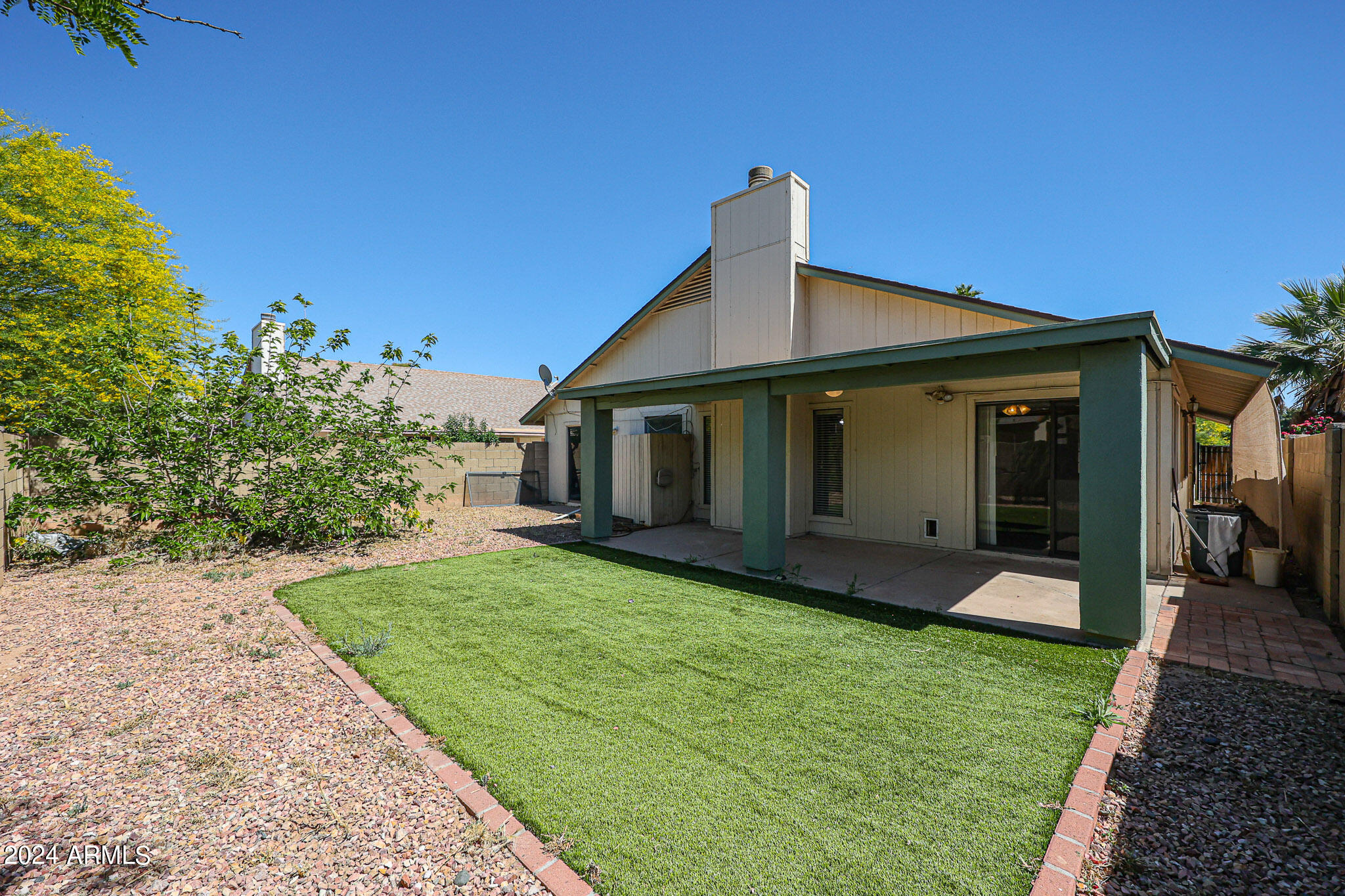 2414 W KIOWA Circle