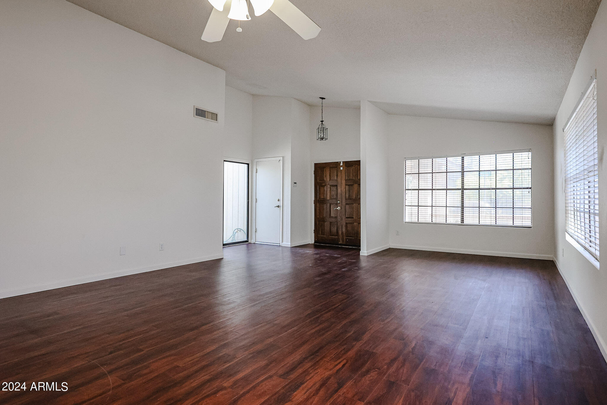 2414 W KIOWA Circle