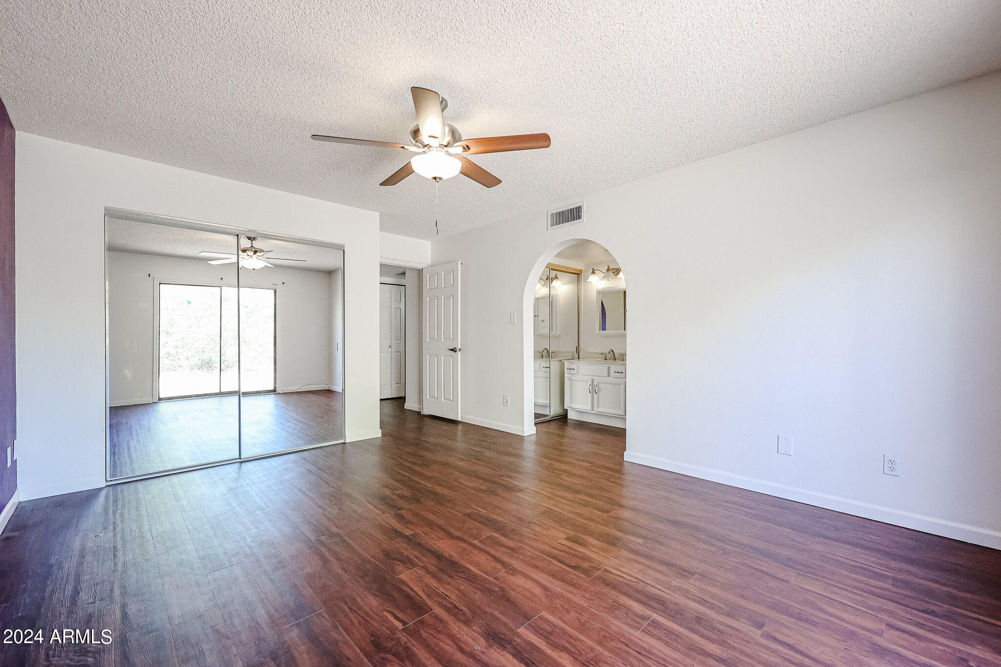 2414 W KIOWA Circle