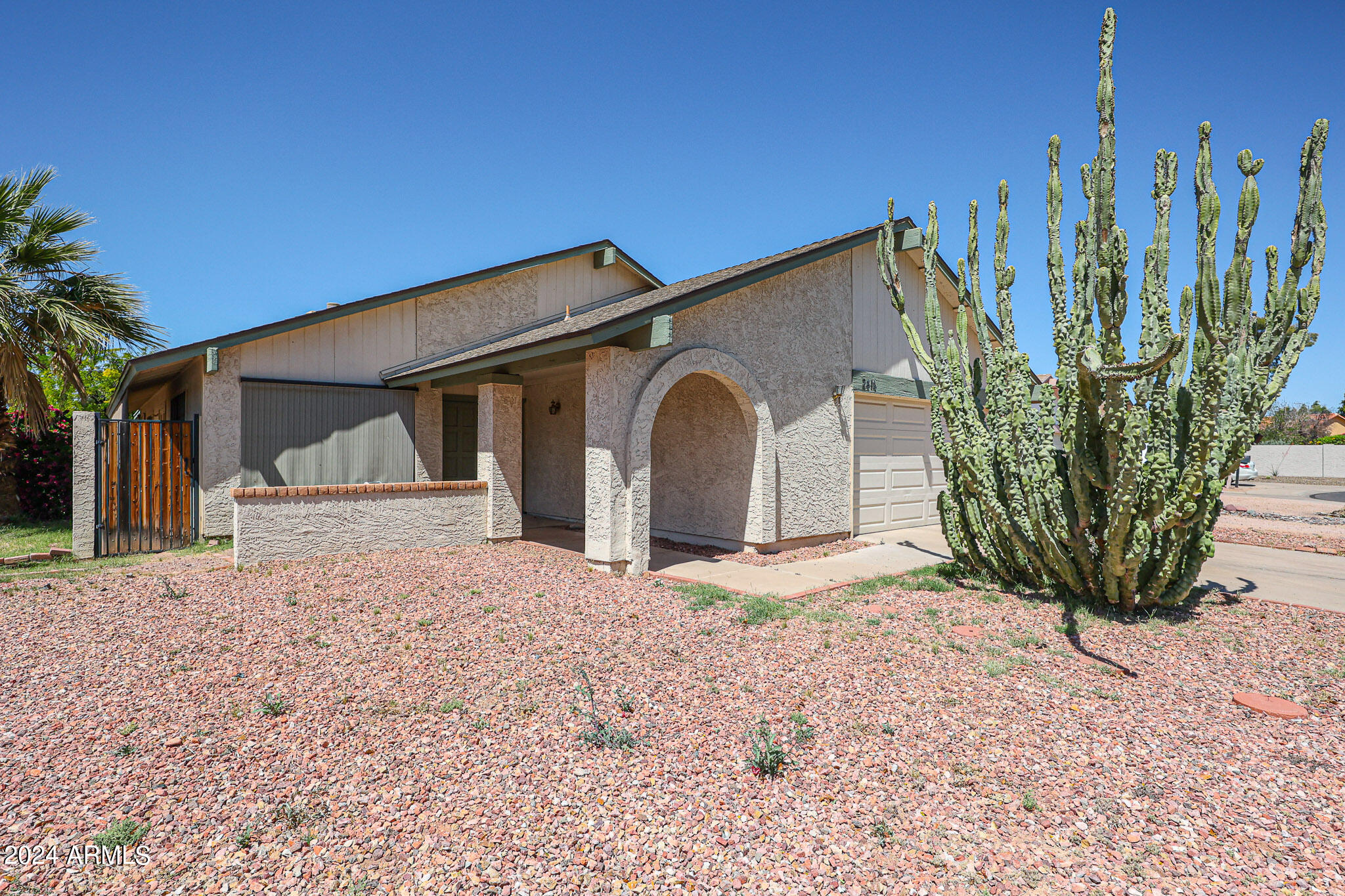 2414 W KIOWA Circle
