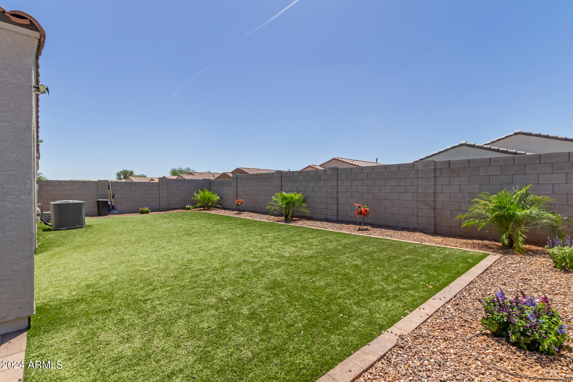 1619 W PINKLEY Court