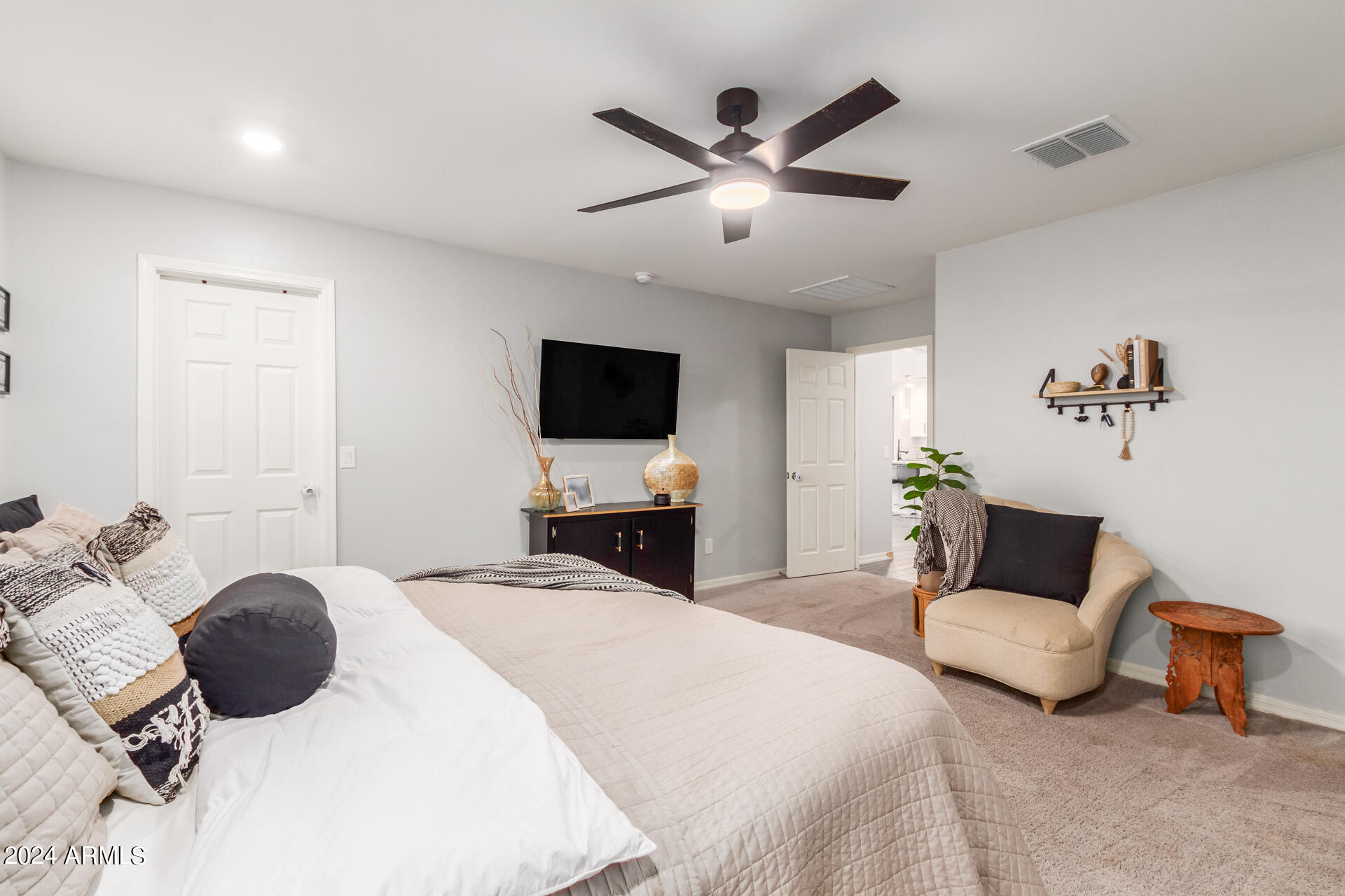 1619 W PINKLEY Court