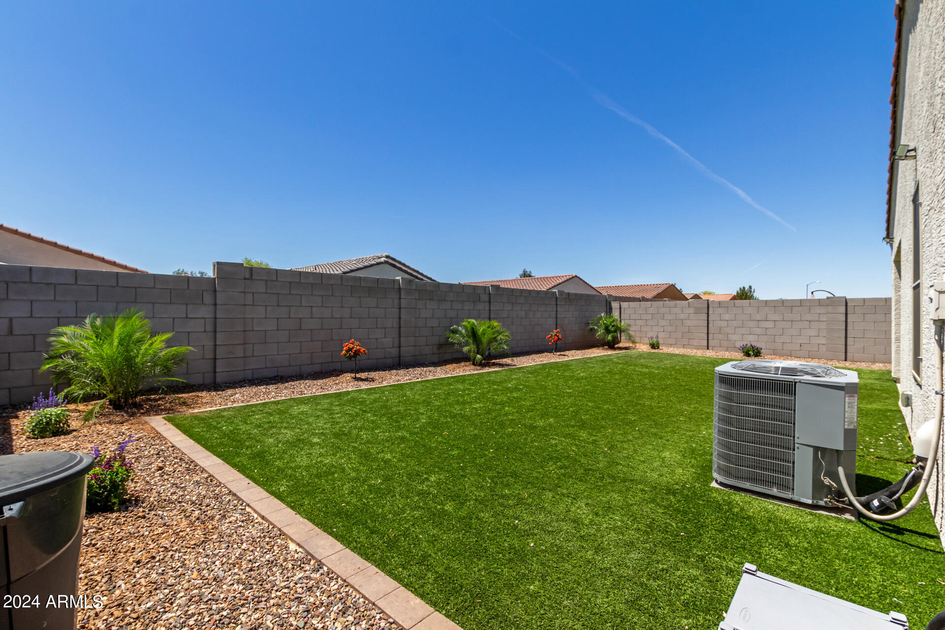 1619 W PINKLEY Court