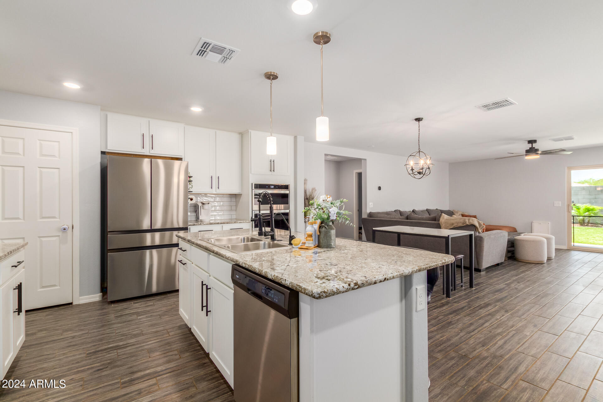 1619 W PINKLEY Court