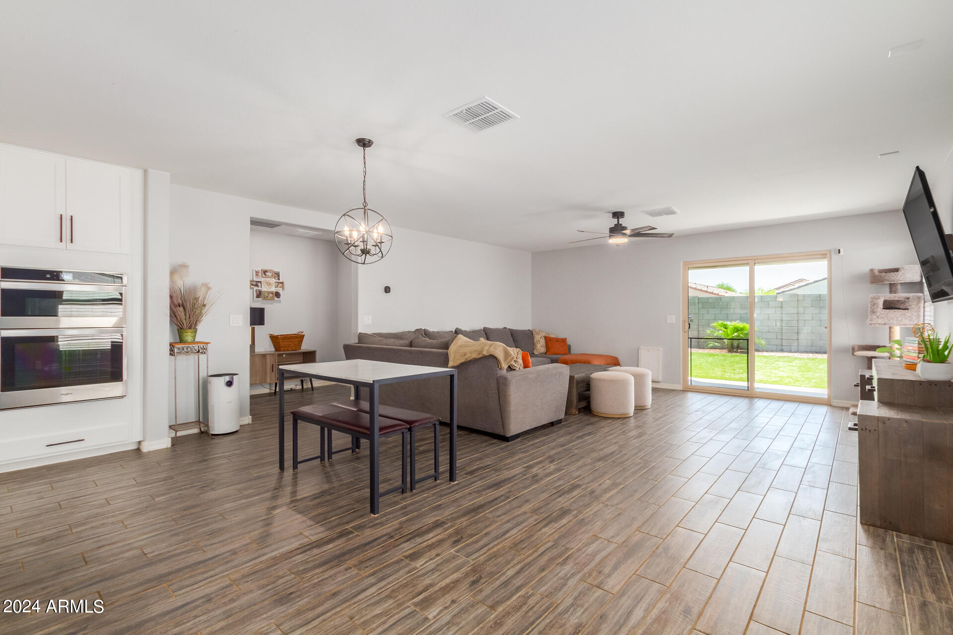 1619 W PINKLEY Court