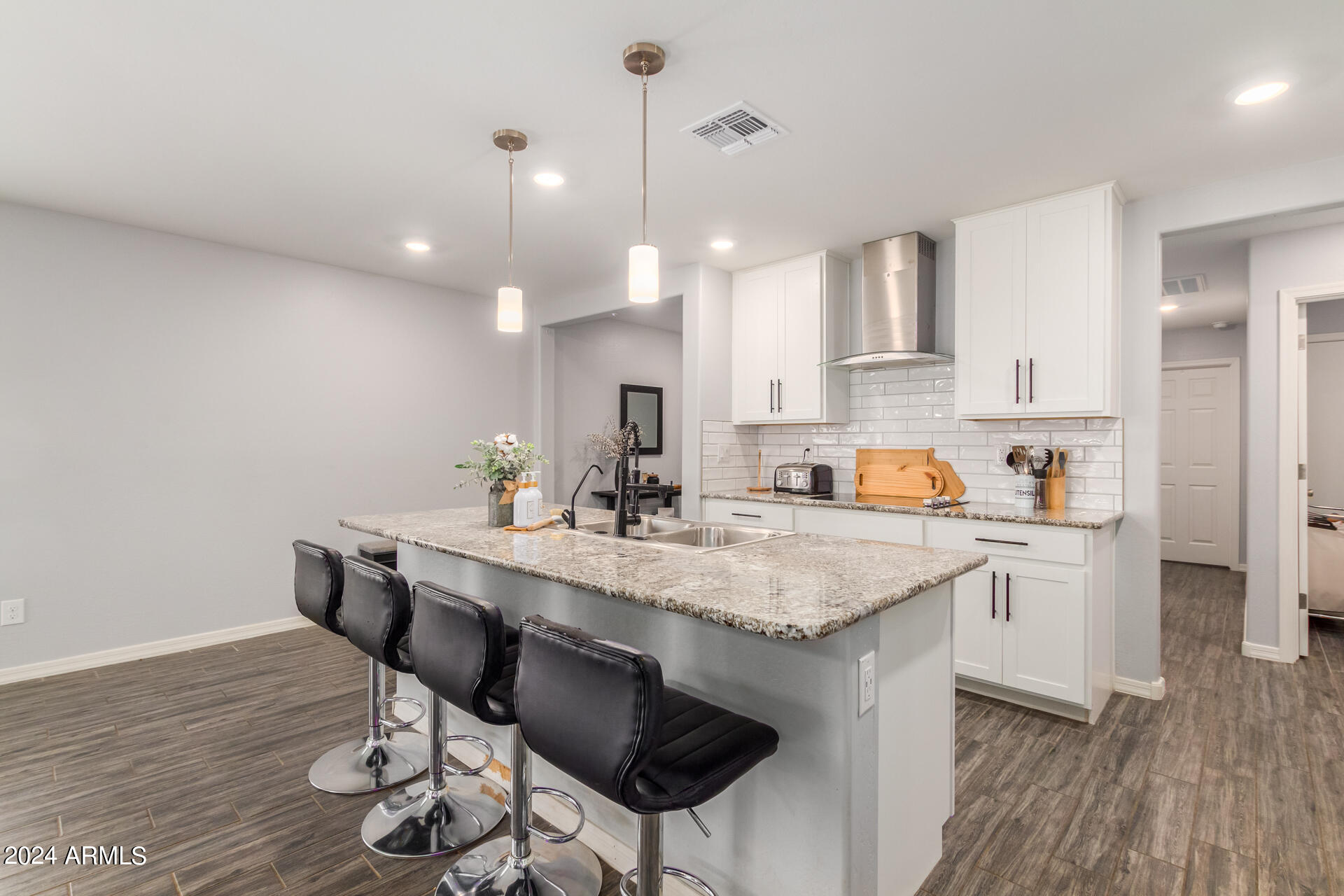 1619 W PINKLEY Court