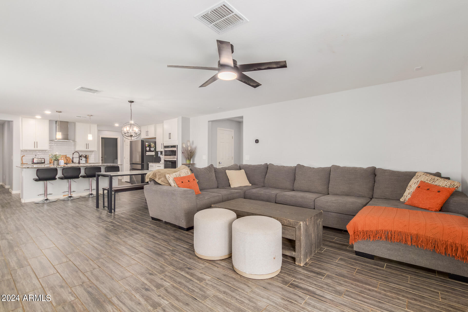1619 W PINKLEY Court