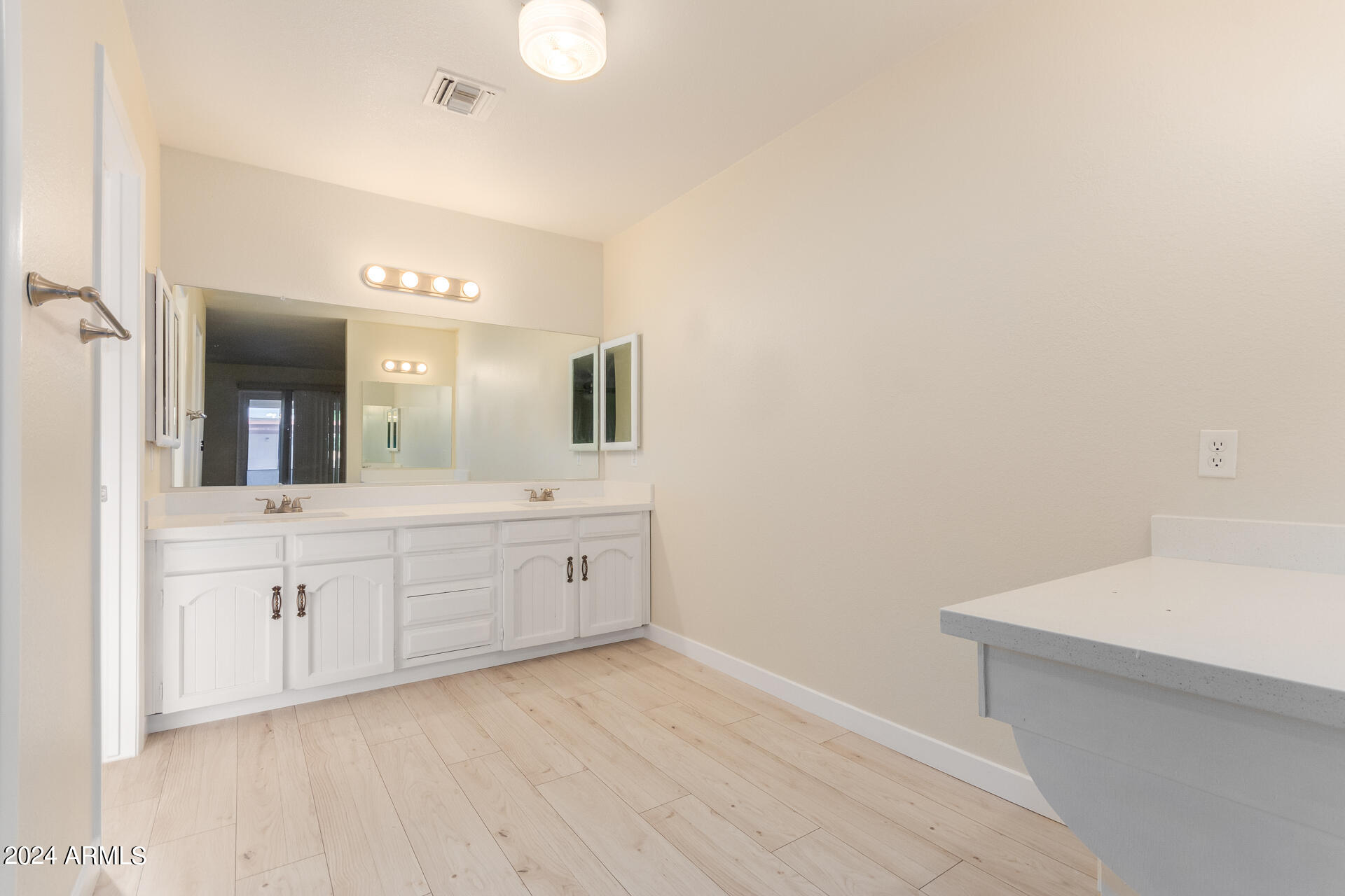 1783 LEISURE WORLD --