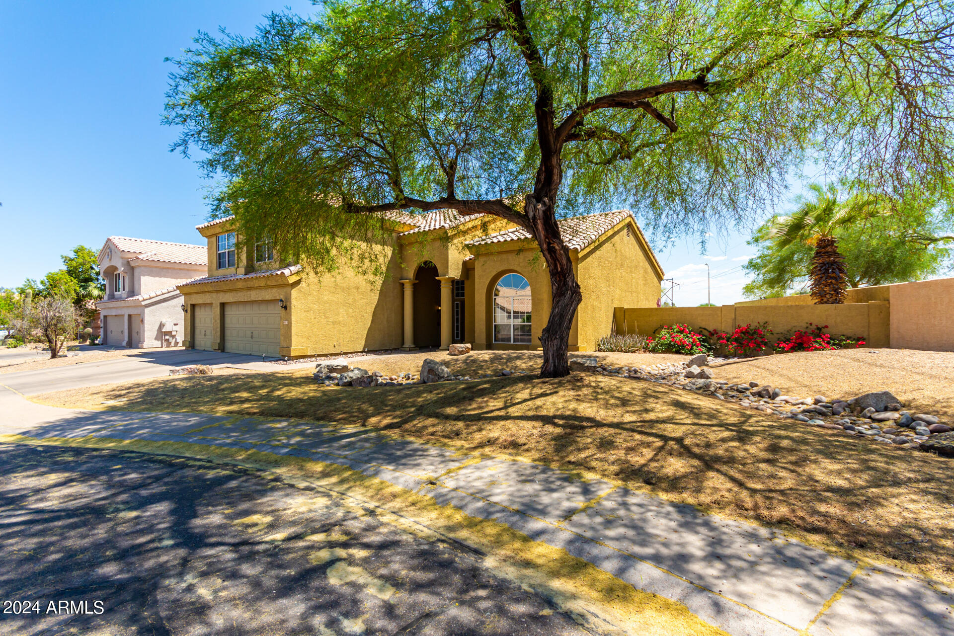 4015 E DESERT FLOWER Lane
