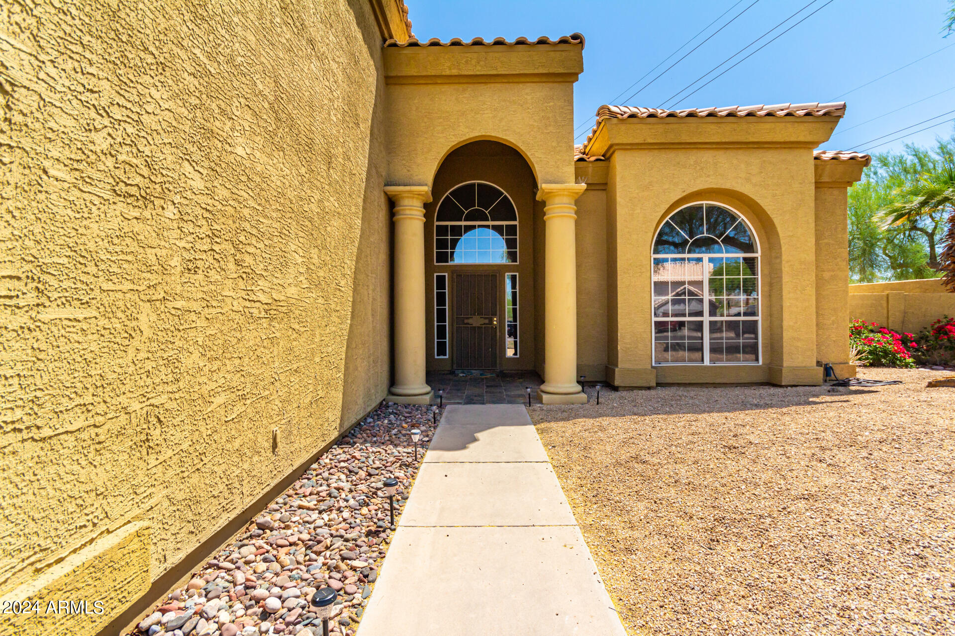 4015 E DESERT FLOWER Lane