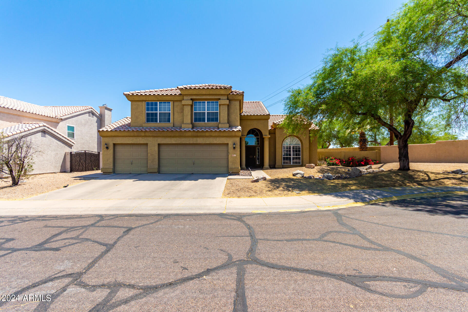 4015 E DESERT FLOWER Lane