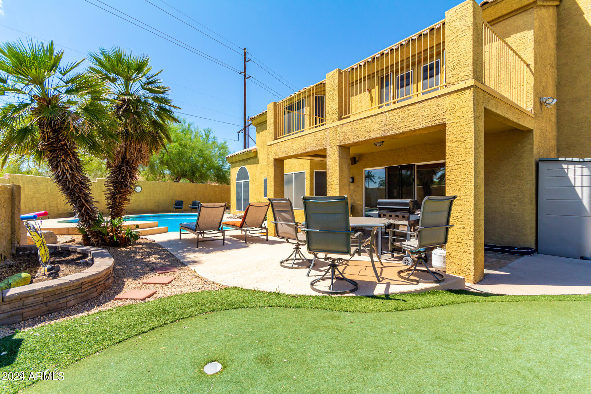 4015 E DESERT FLOWER Lane