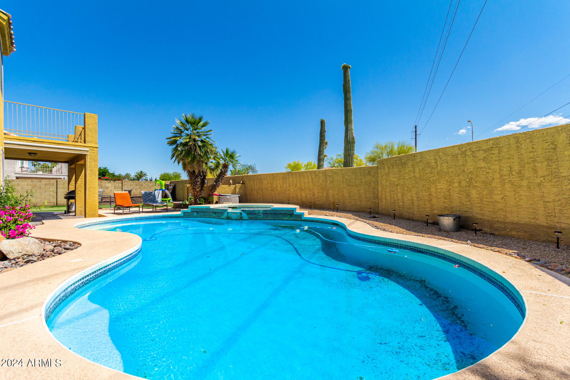 4015 E DESERT FLOWER Lane