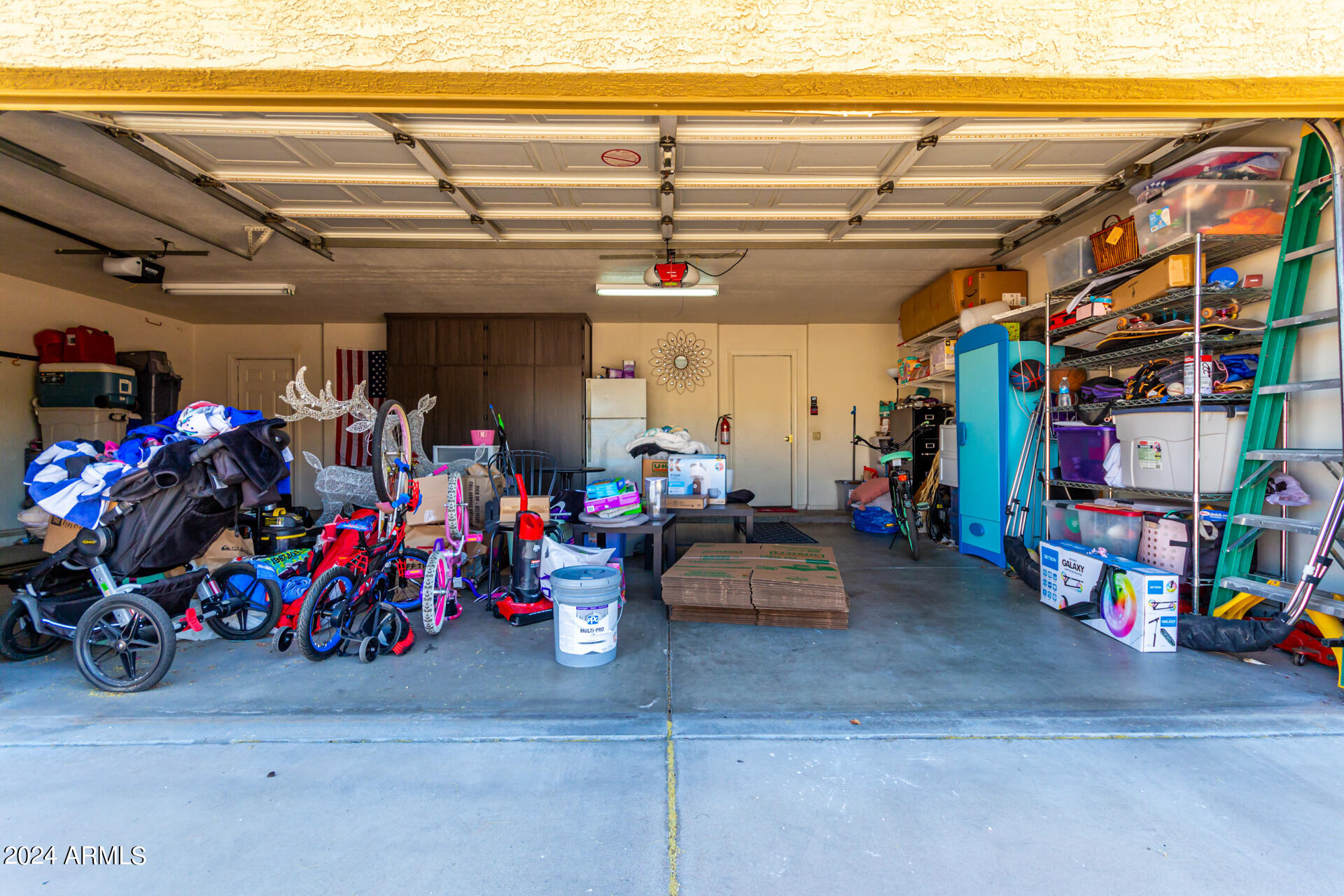 4015 E DESERT FLOWER Lane