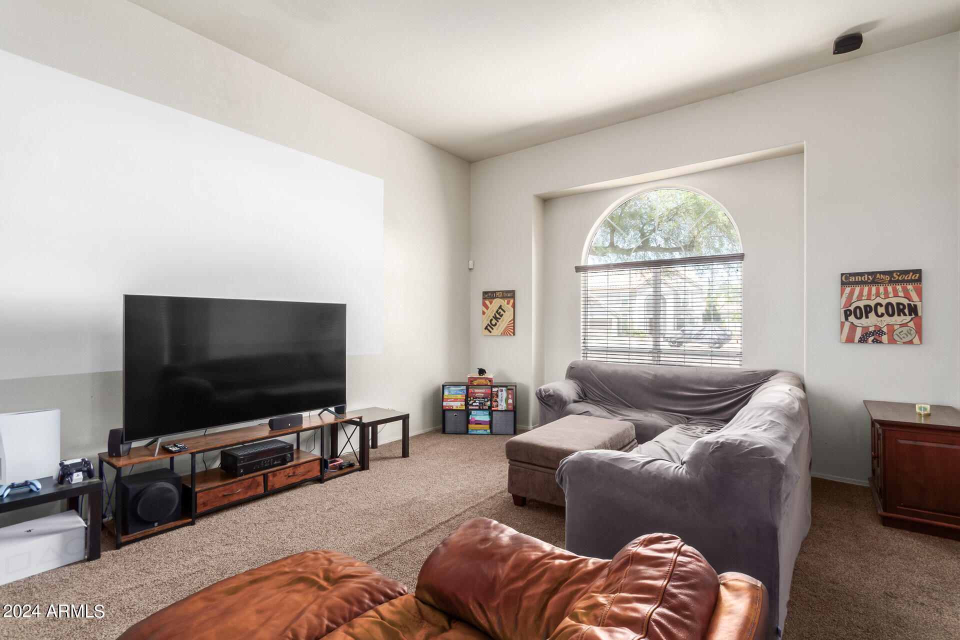 4015 E DESERT FLOWER Lane