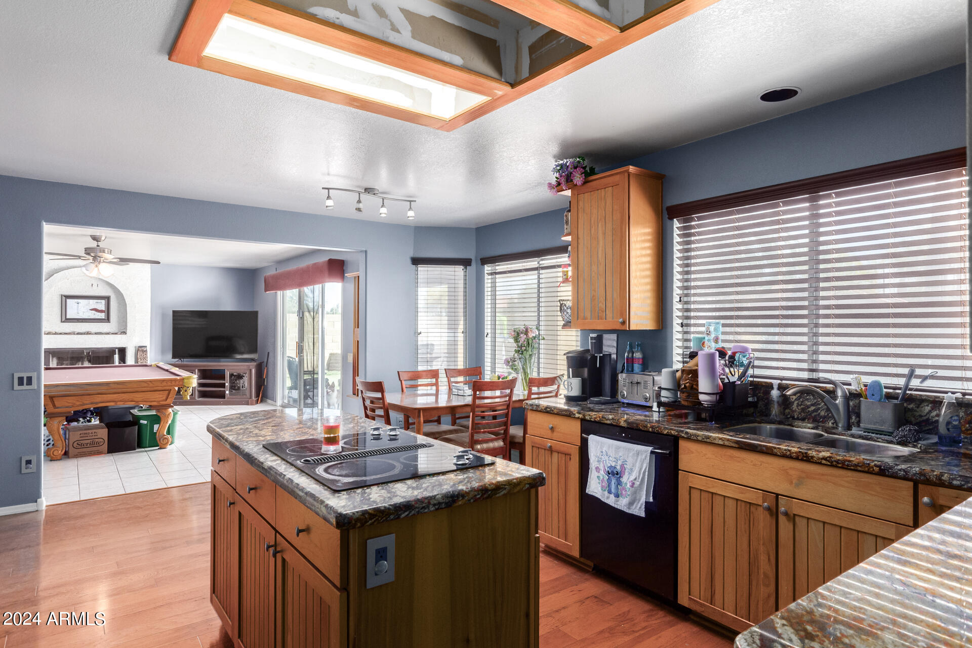 4015 E DESERT FLOWER Lane