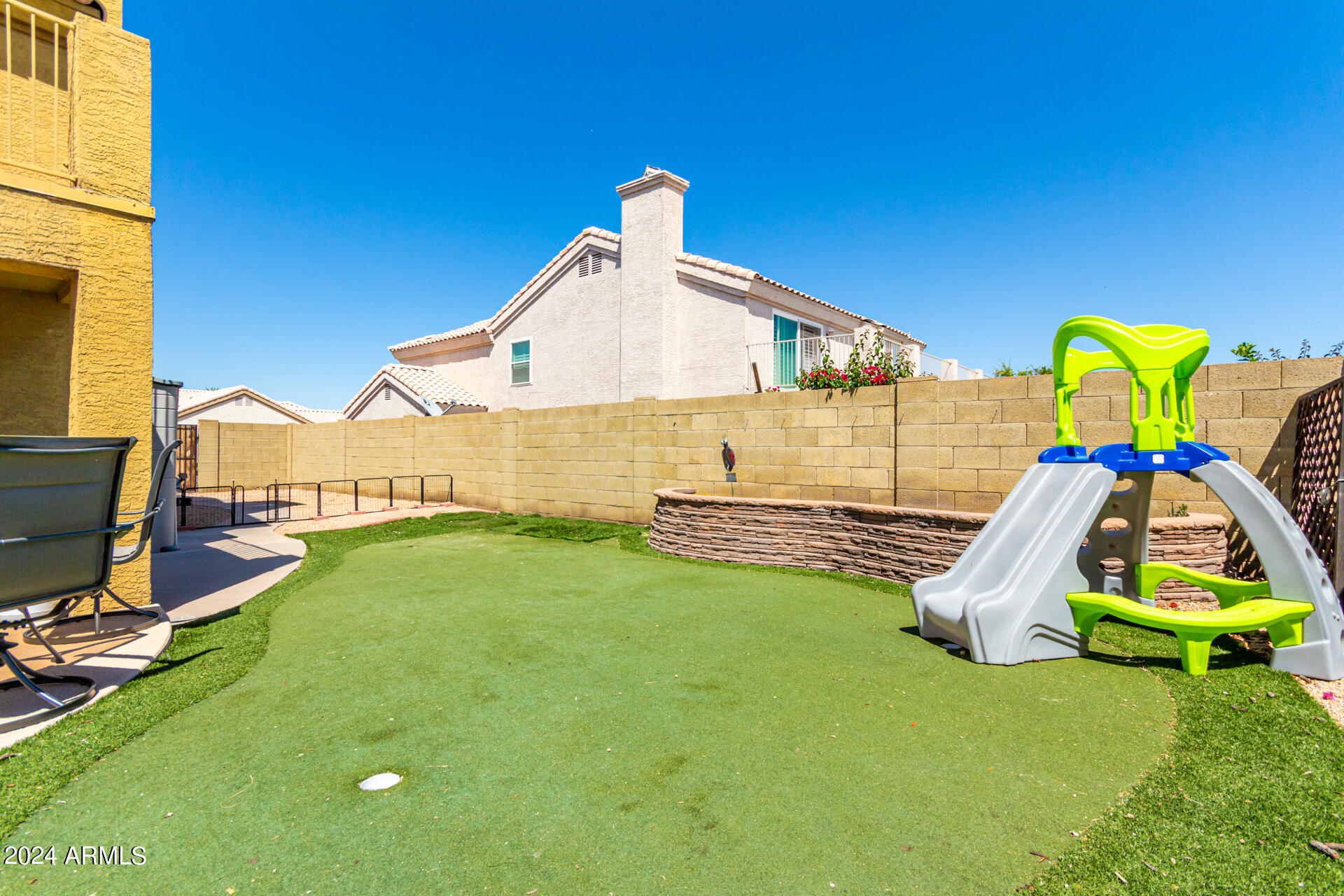 4015 E DESERT FLOWER Lane