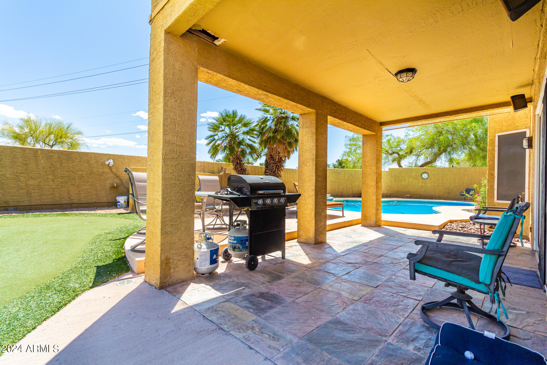 4015 E DESERT FLOWER Lane