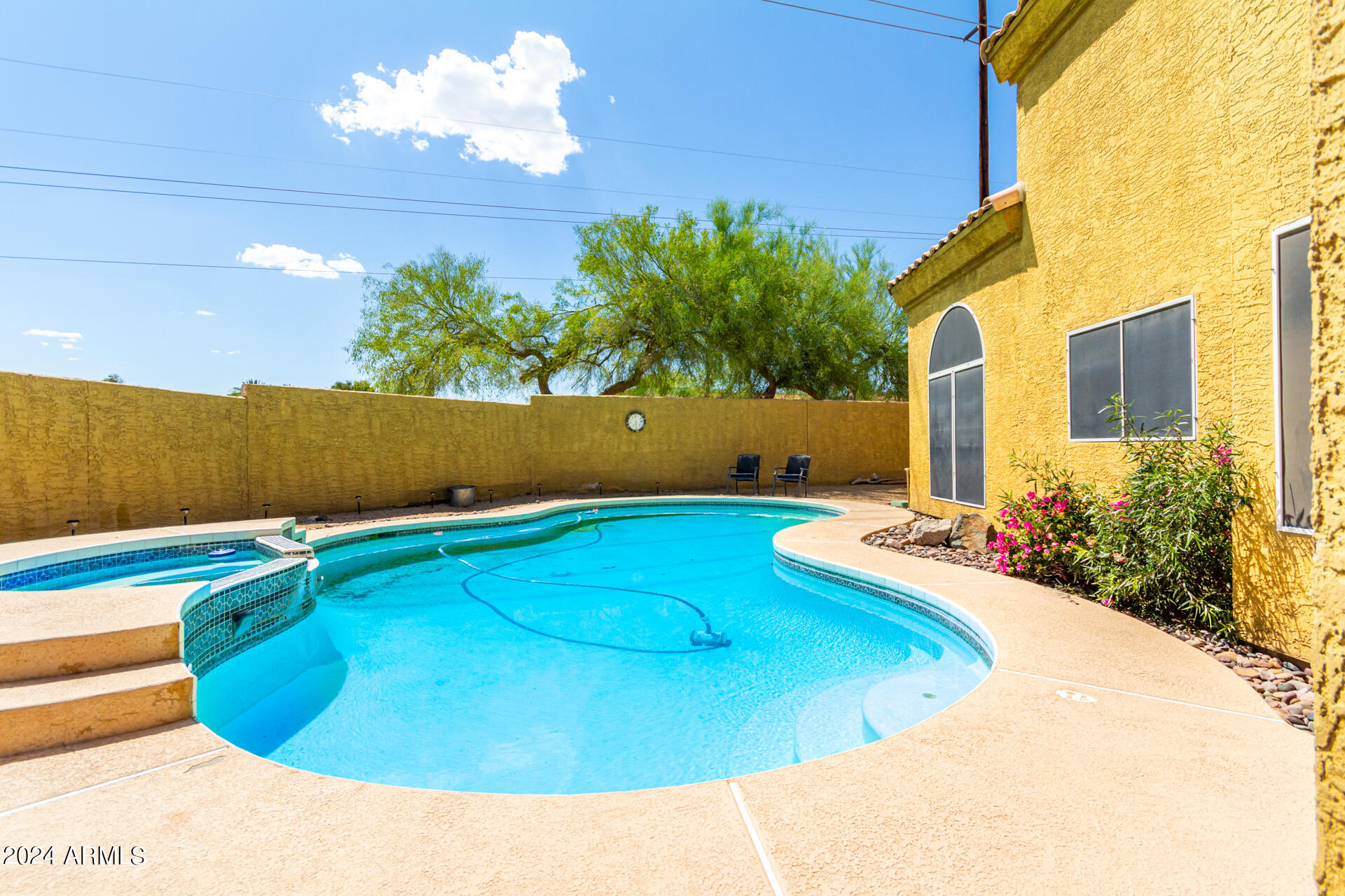 4015 E DESERT FLOWER Lane