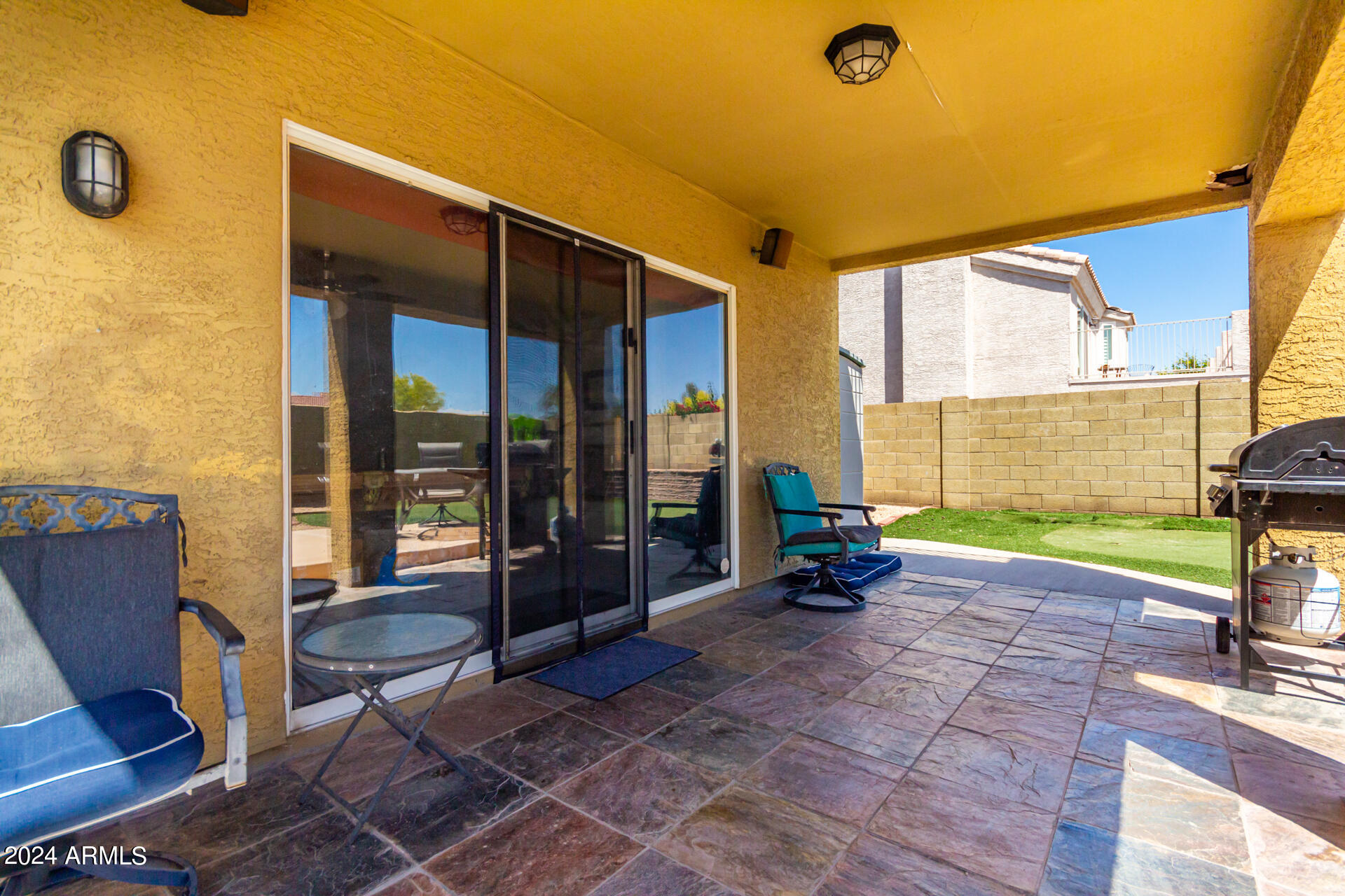 4015 E DESERT FLOWER Lane
