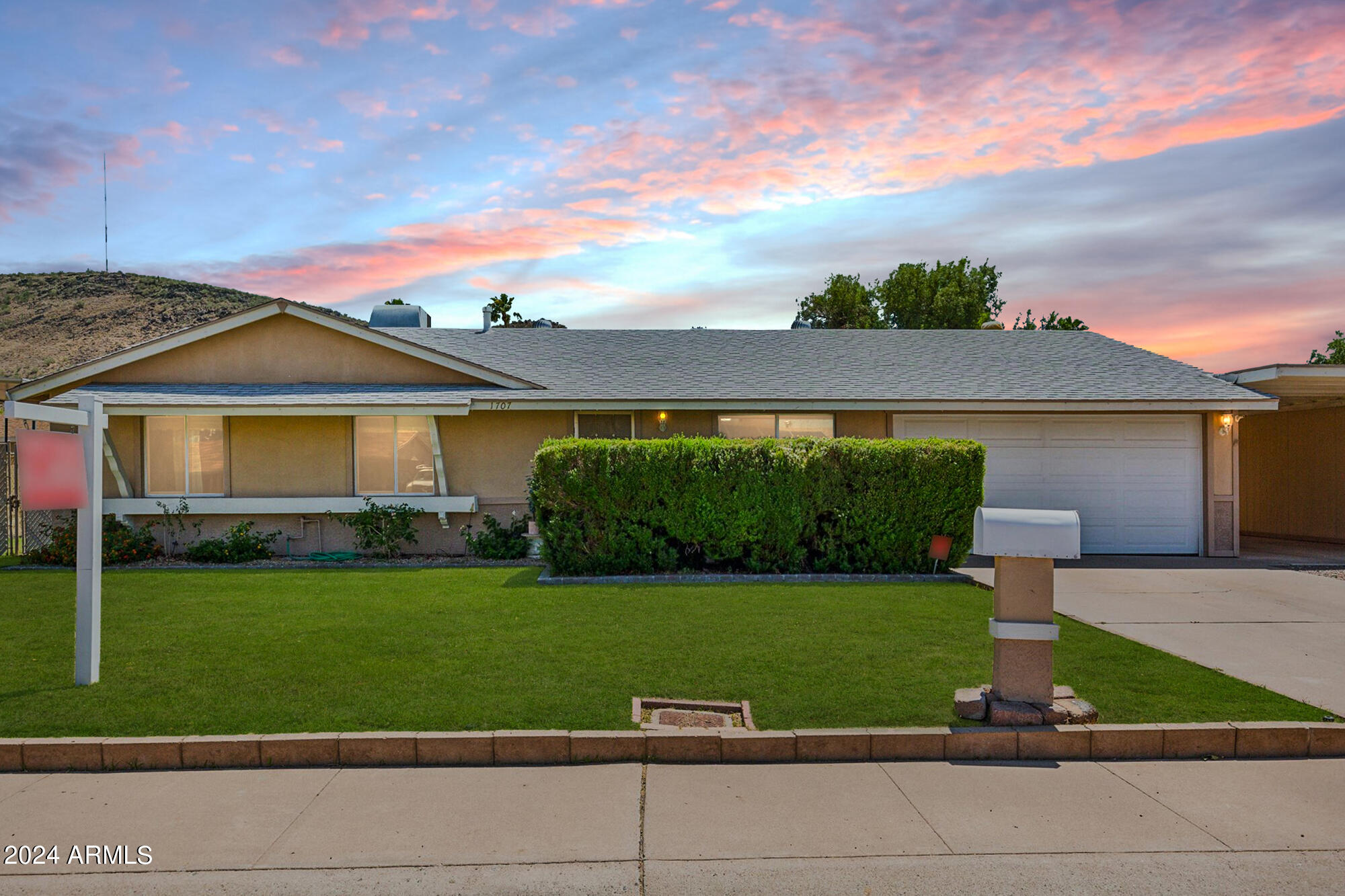 1707 W SURREY Avenue