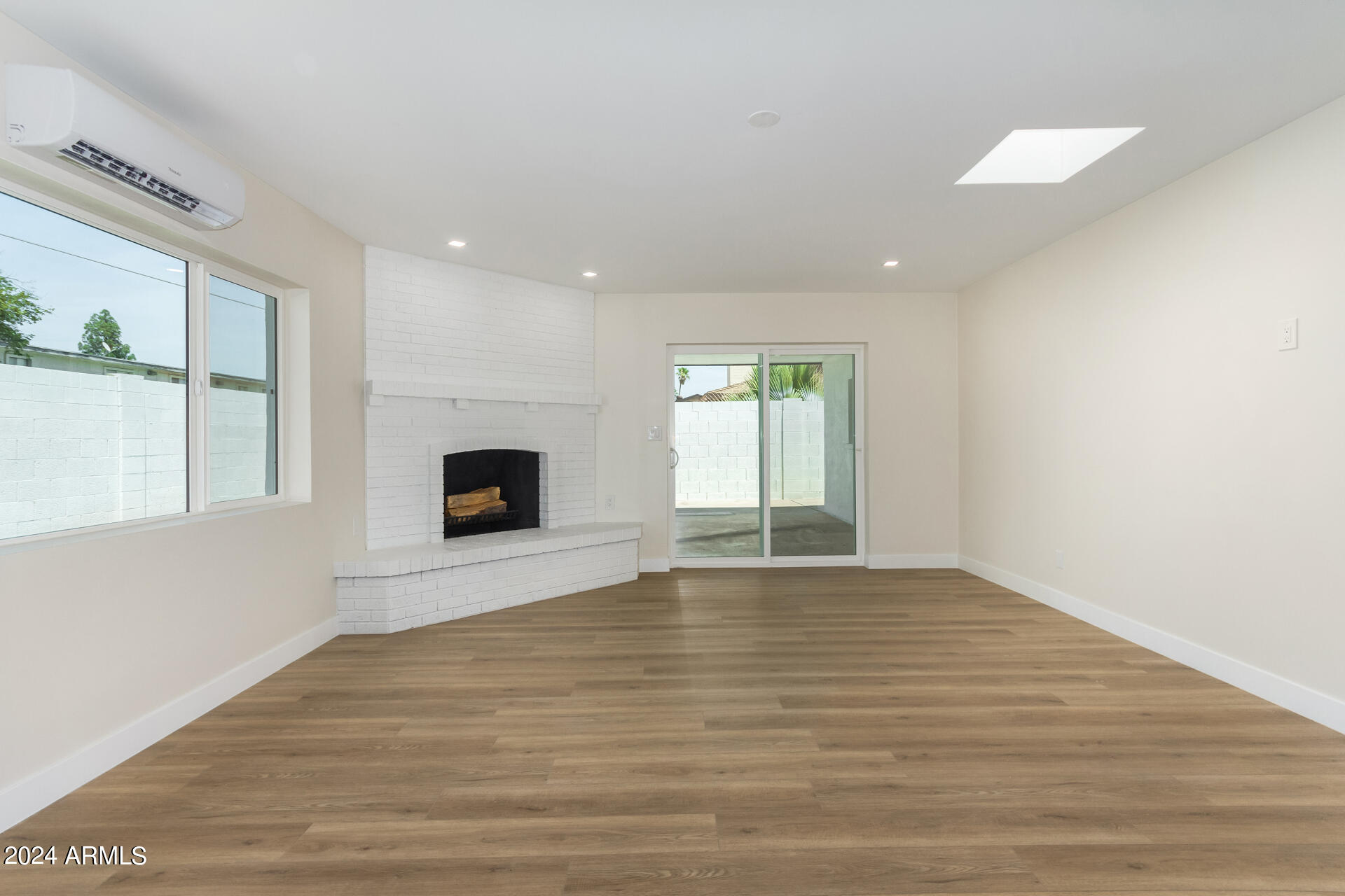 1630 E LAGUNA Drive