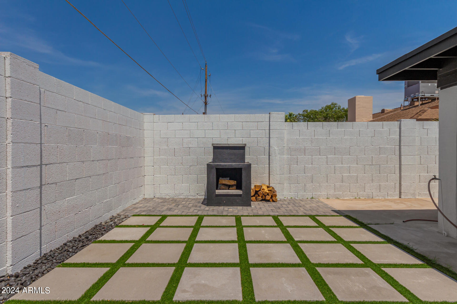 1630 E LAGUNA Drive