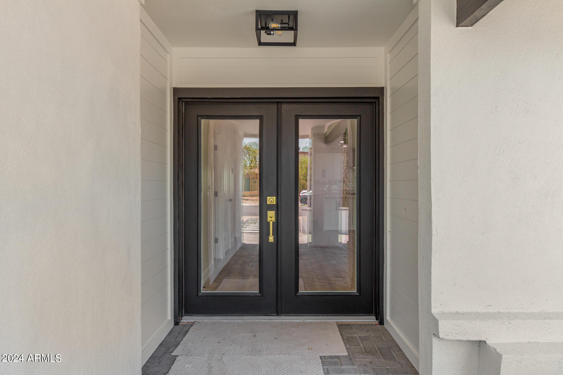 1630 E LAGUNA Drive