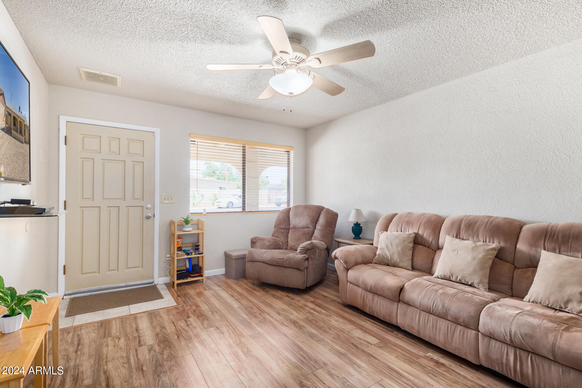 1535 W DANBURY Road