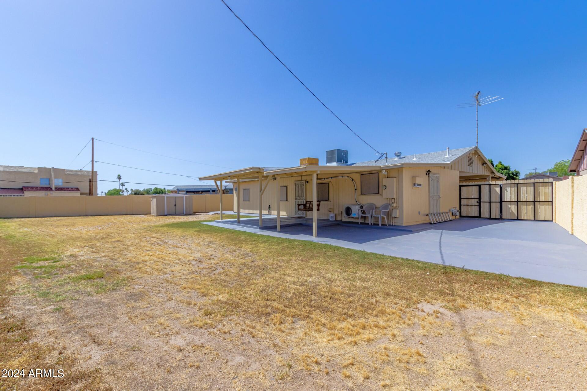 1535 W DANBURY Road