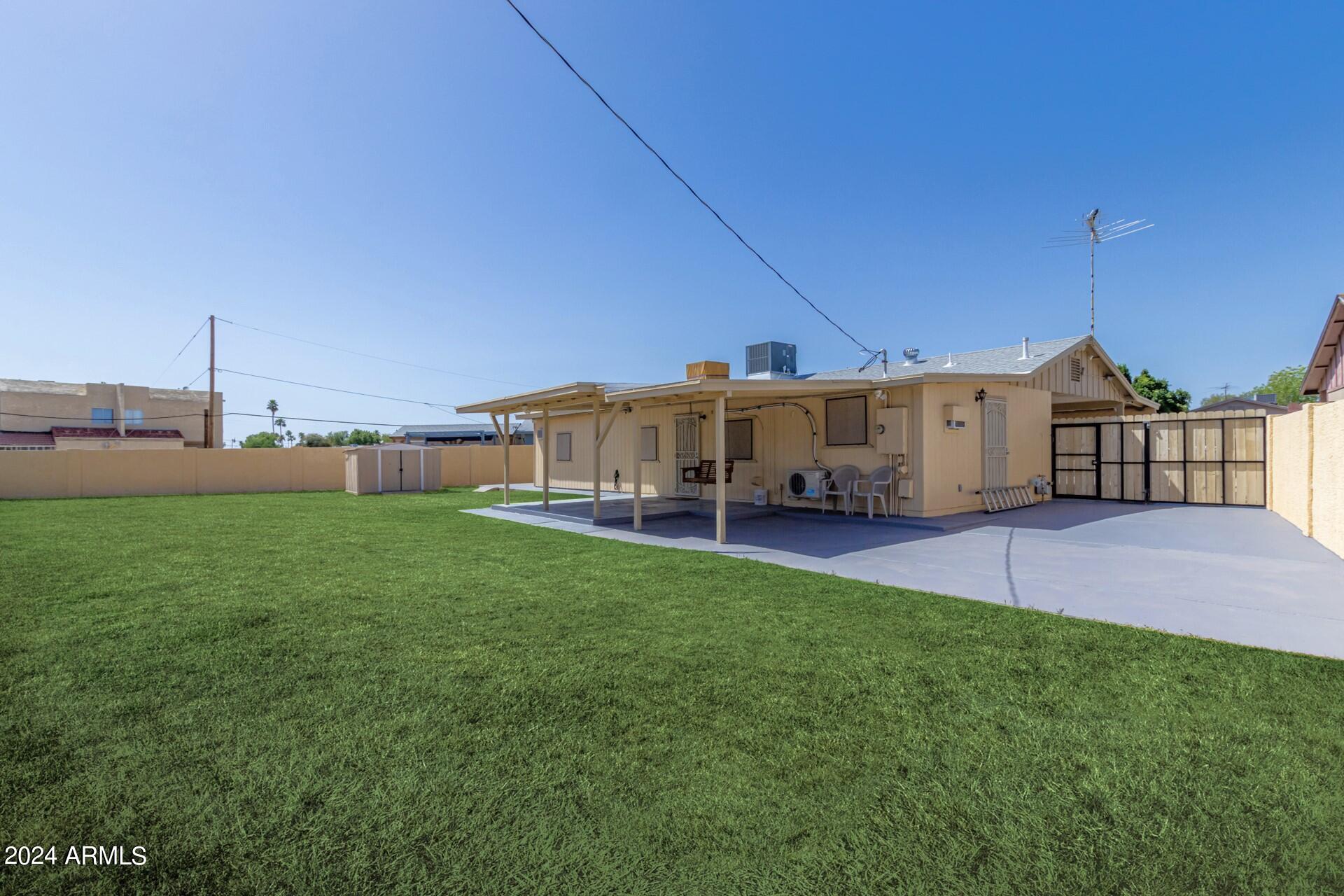 1535 W DANBURY Road