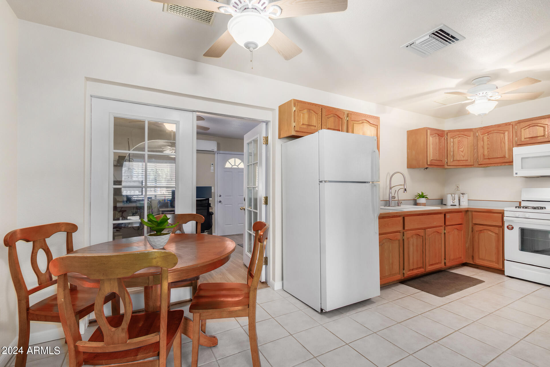 1535 W DANBURY Road